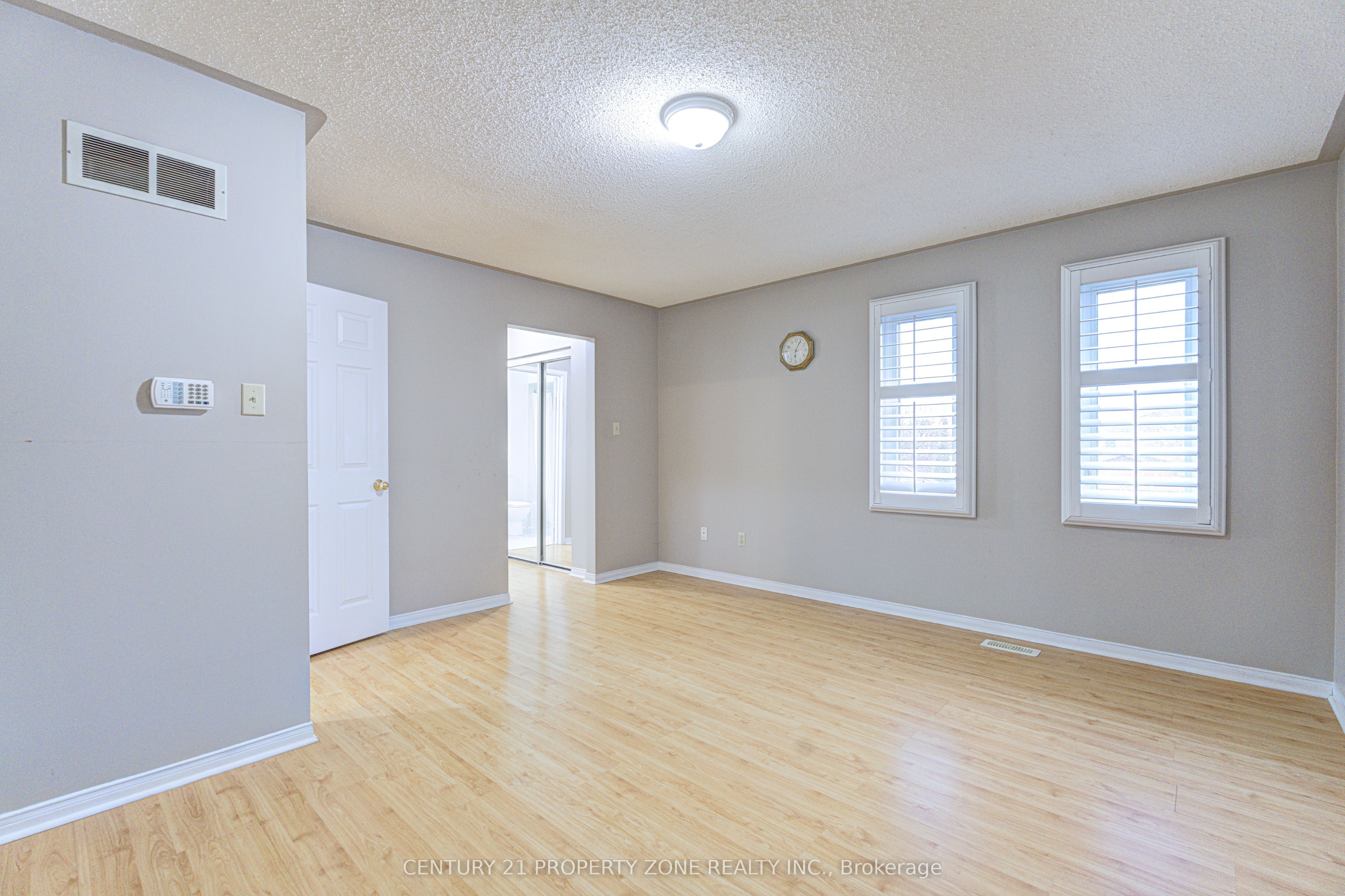 4 Compton Court Property Photo 23