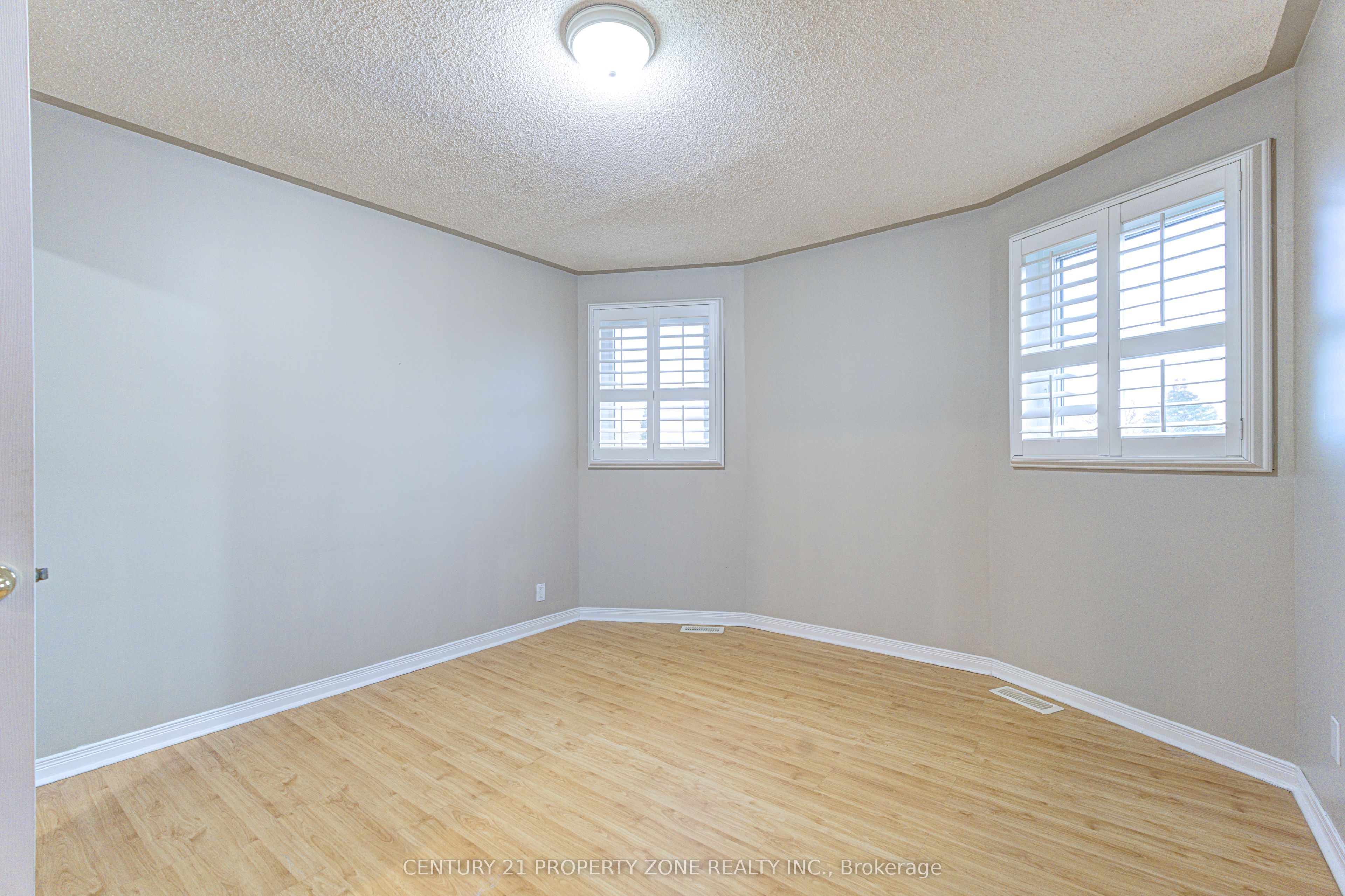4 Compton Court Property Photo 30