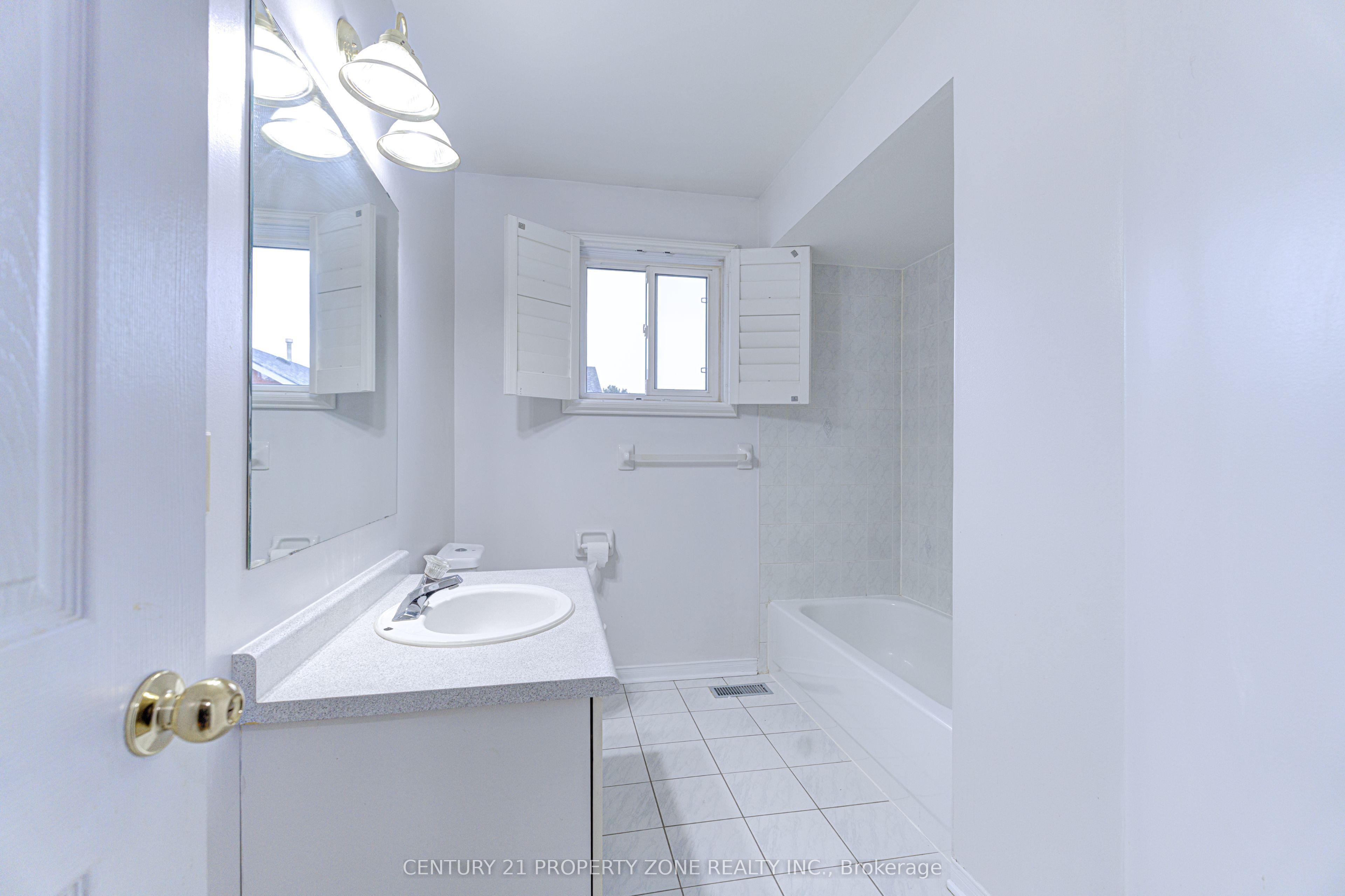 4 Compton Court Property Photo 32