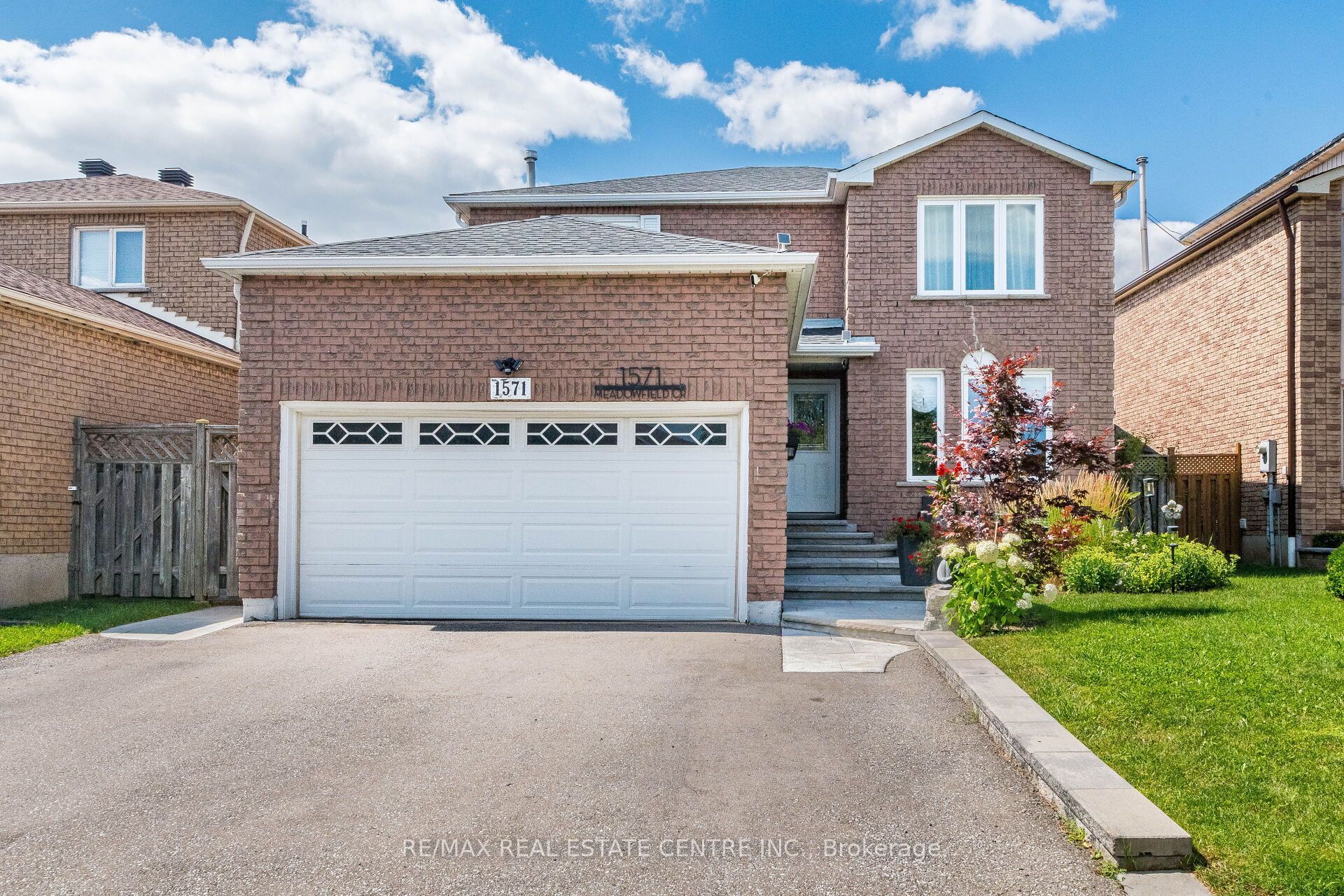 1571 Meadowfield Crescent Property Photo 1