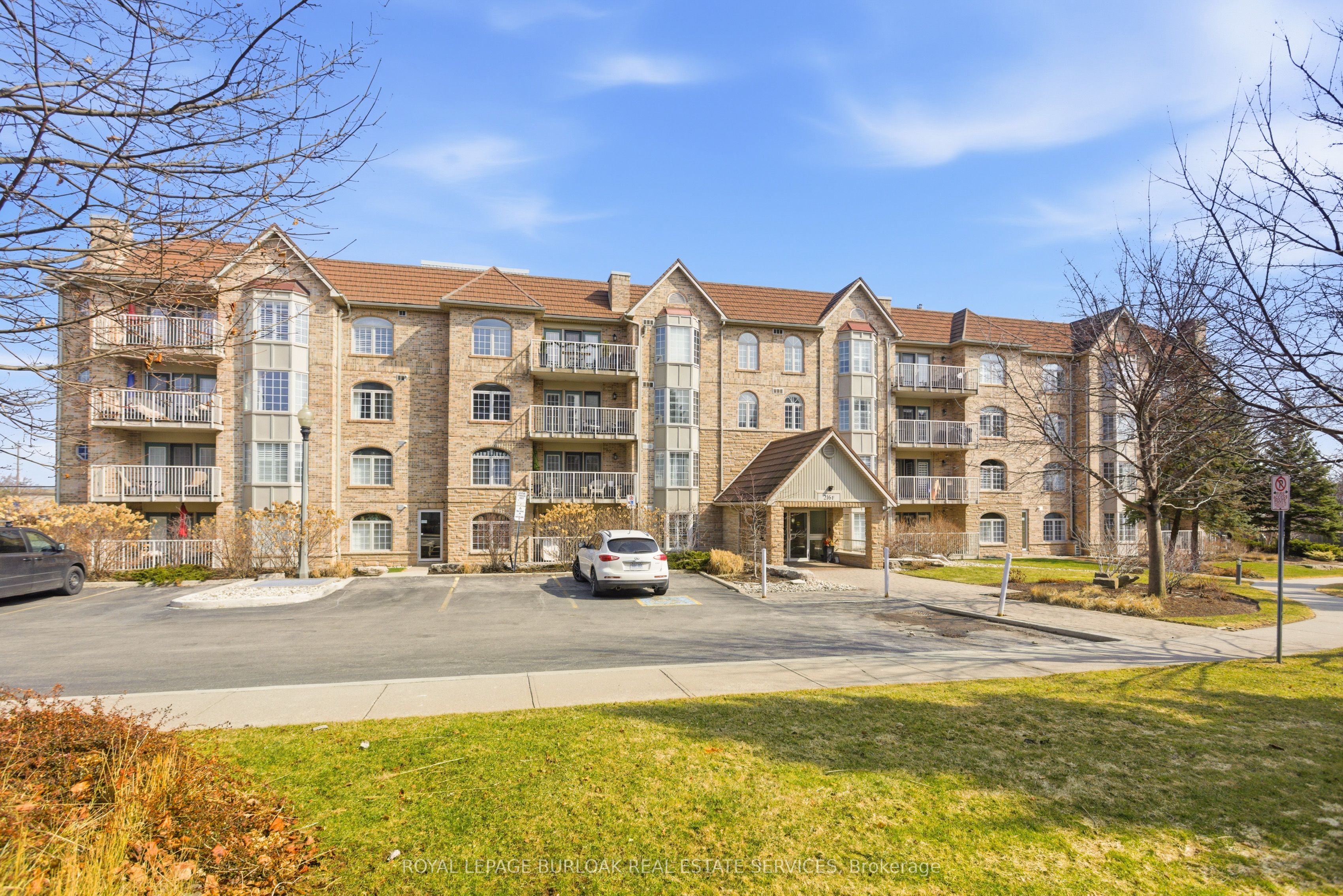 216 Plains Road W F304