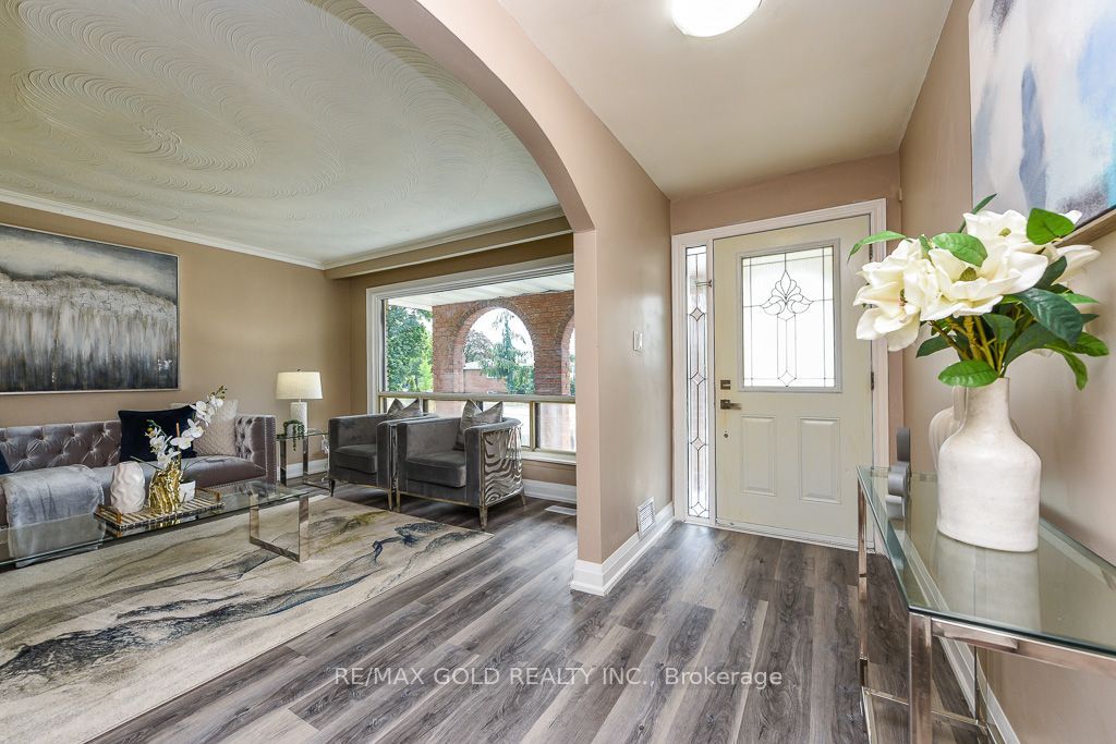 7624 Middleshire Drive Property Photo 6