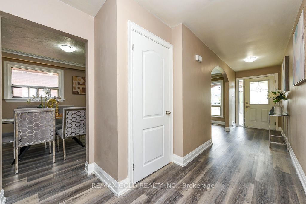 7624 Middleshire Drive Property Photo 8