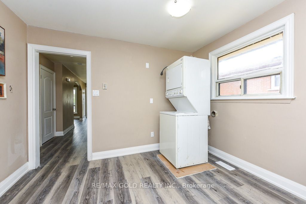 7624 Middleshire Drive Property Photo 17