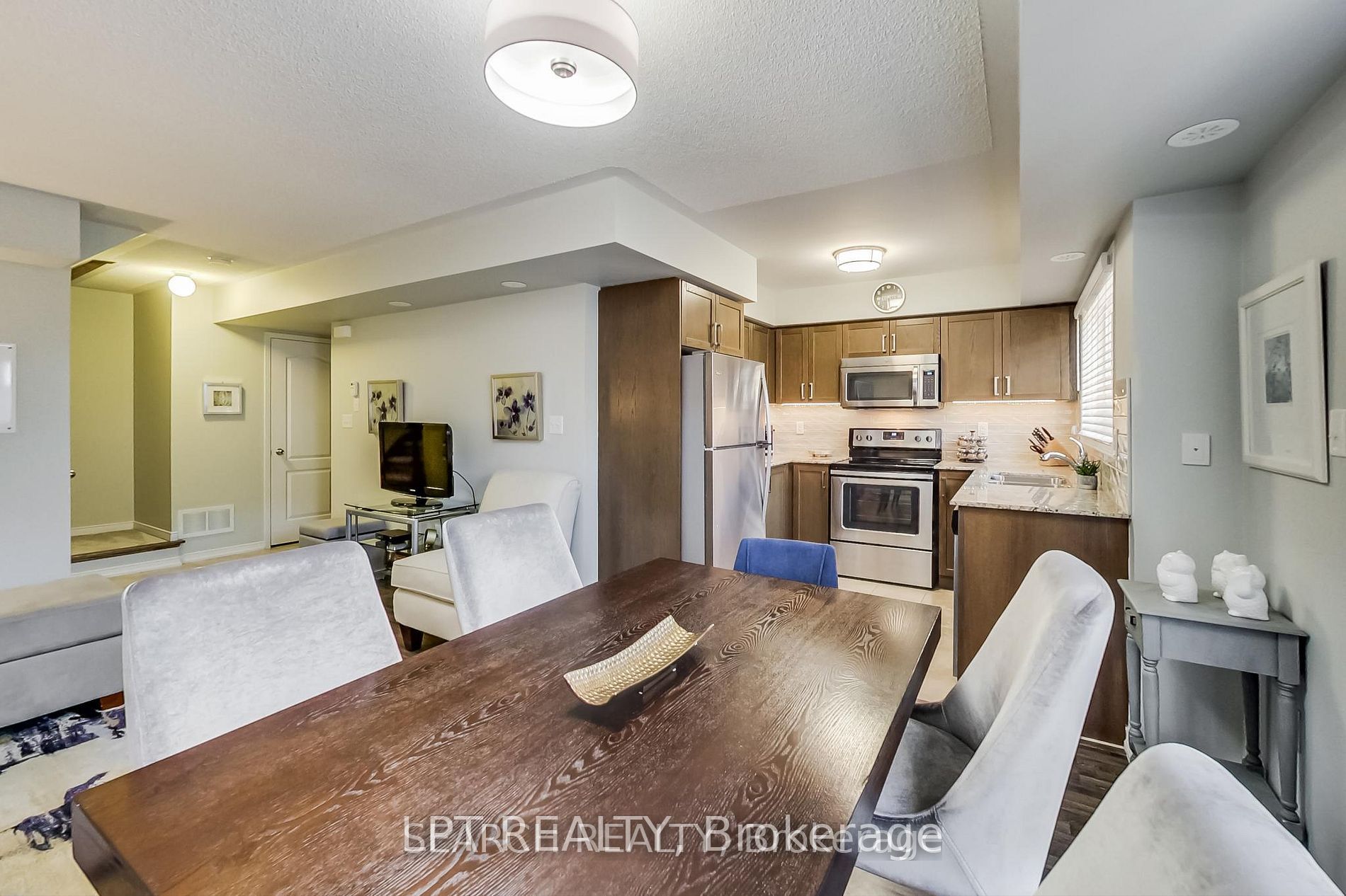 W13677638 Property Photo 10