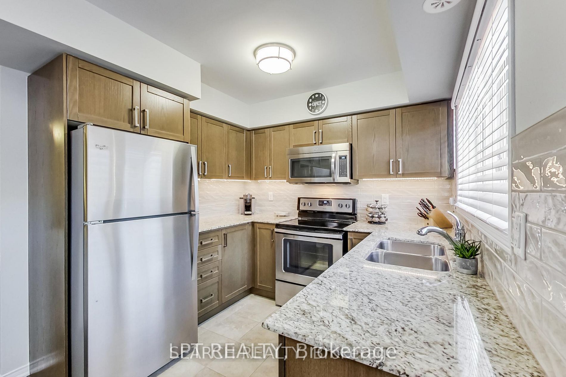 W13677638 Property Photo 11