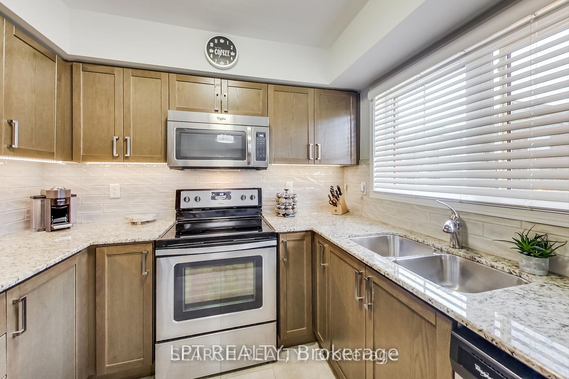 W13677638 Property Photo 12