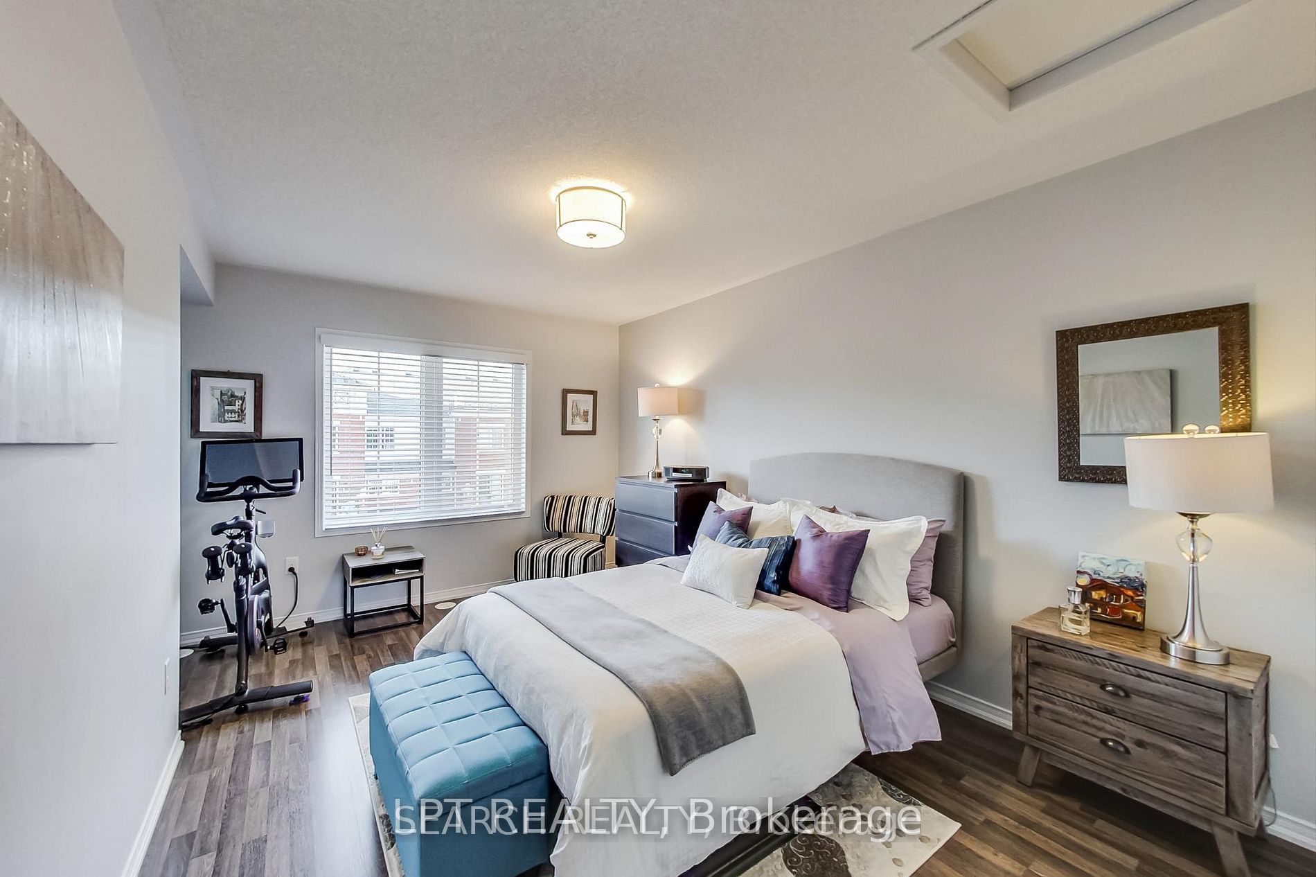 W13677638 Property Photo 15
