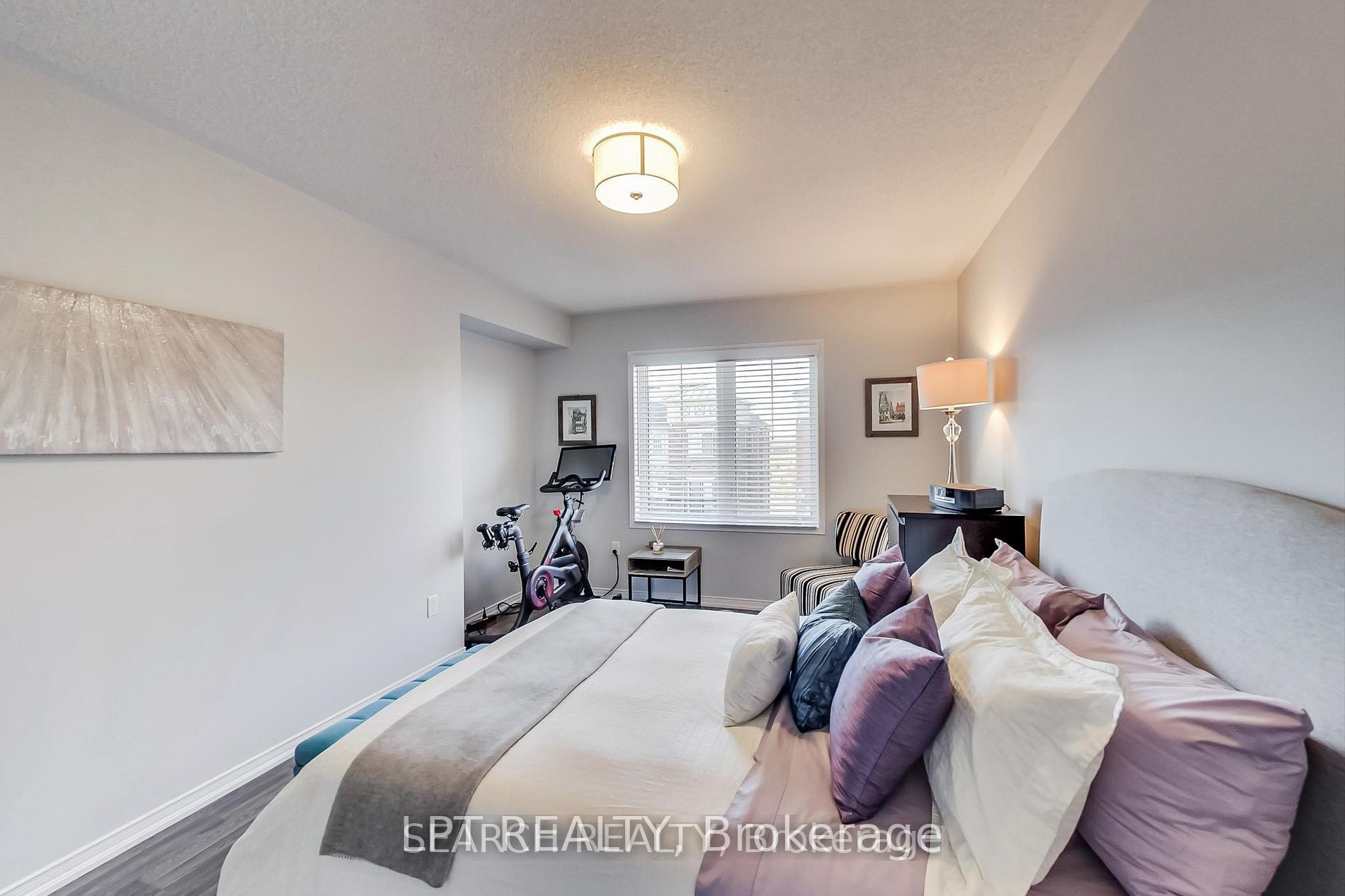 W13677638 Property Photo 16