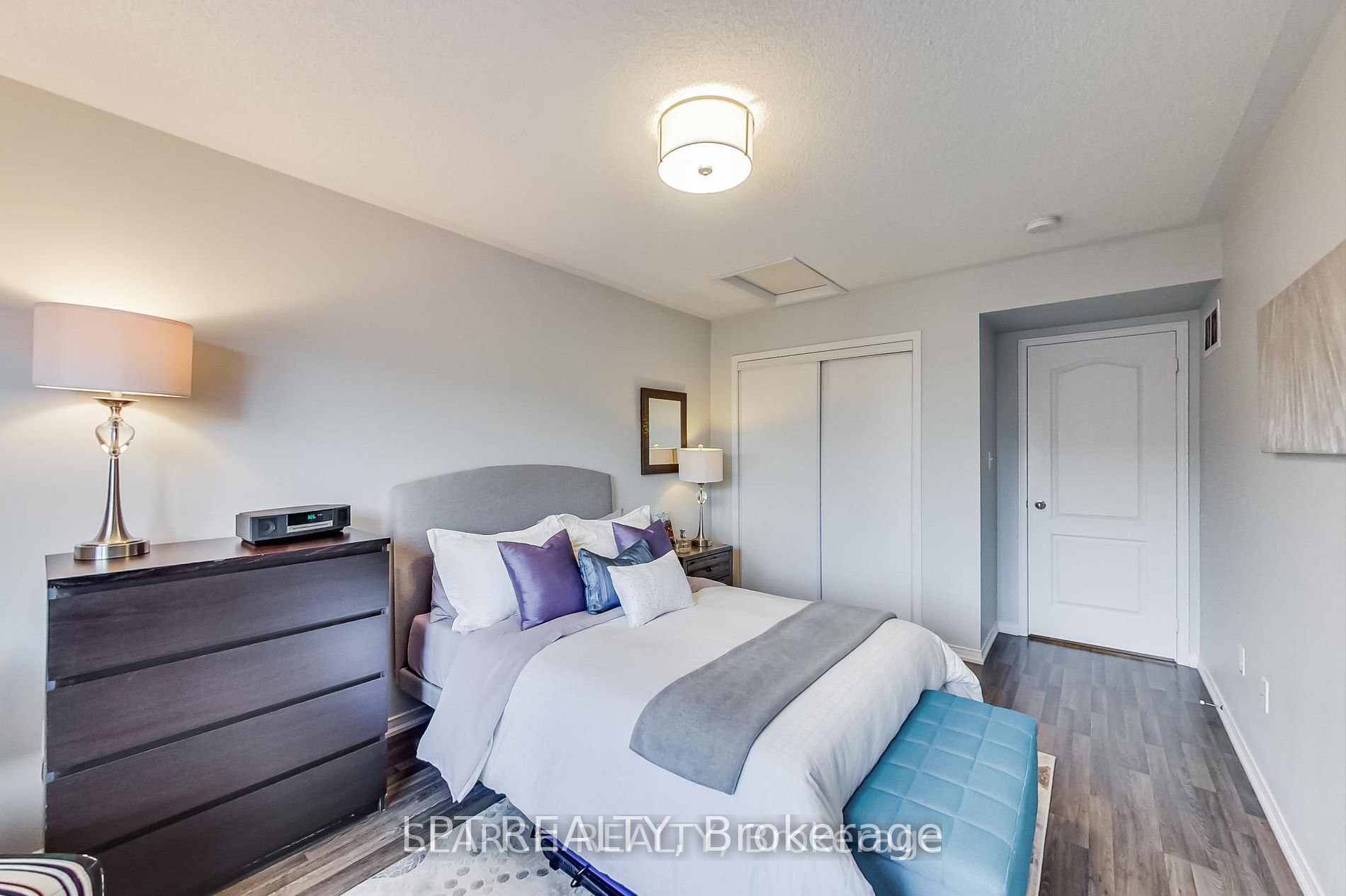W13677638 Property Photo 17