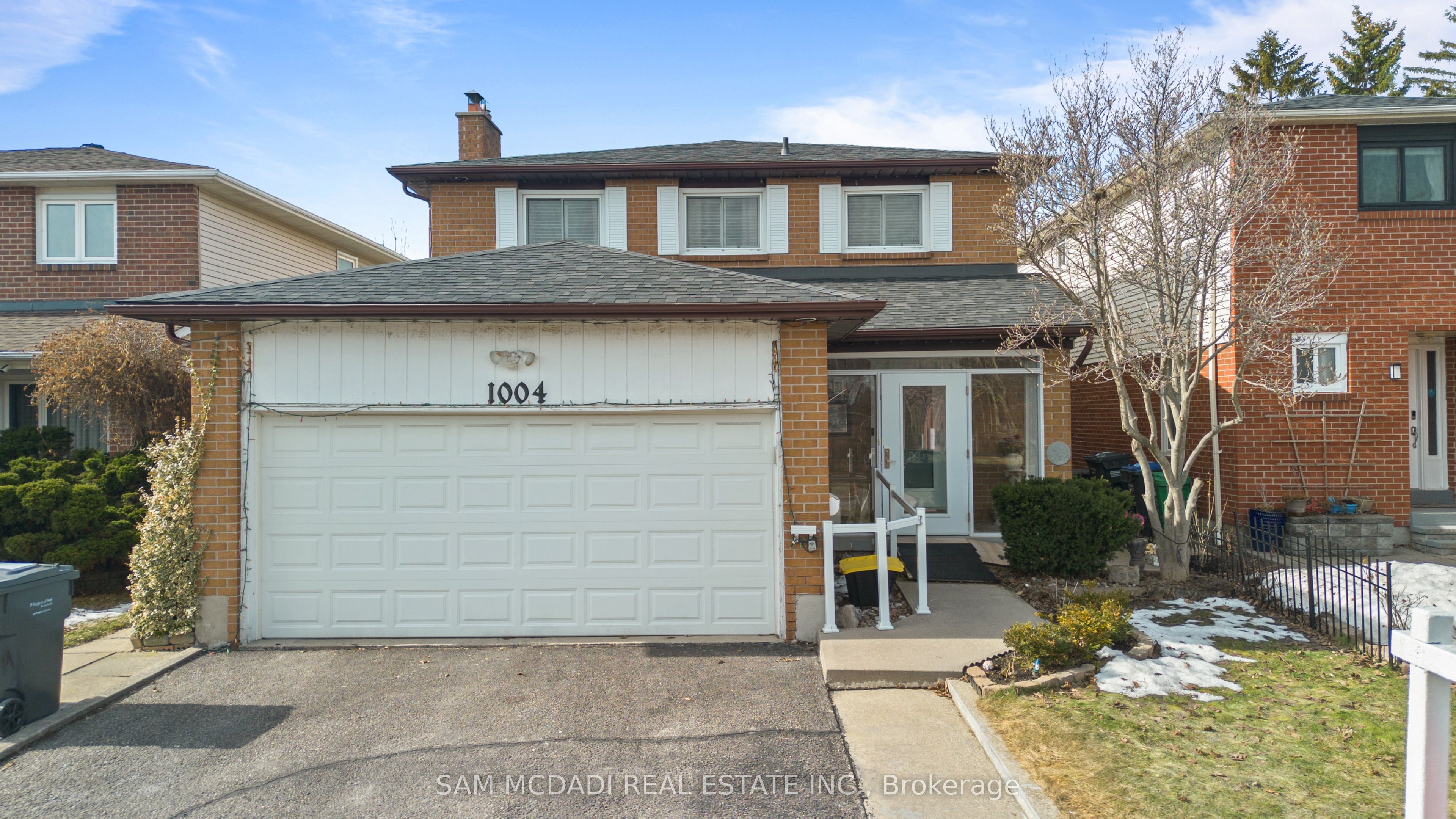 1004 Queensbridge Drive Property Photo 1