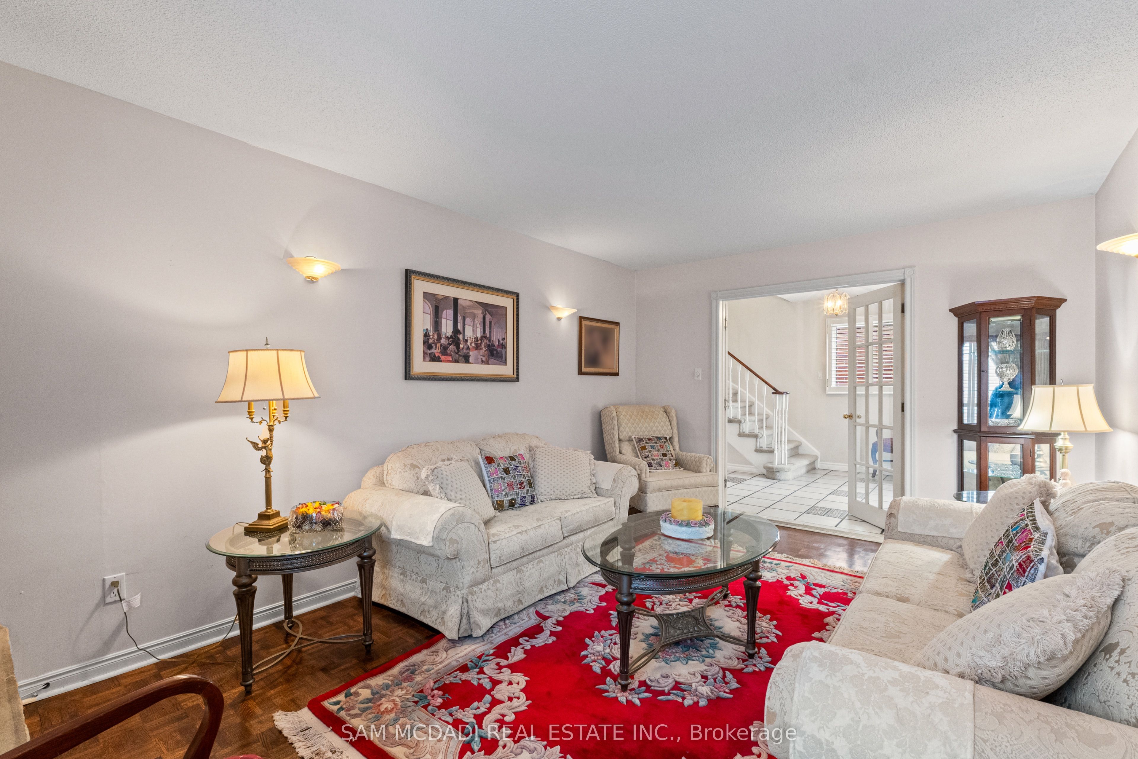 1004 Queensbridge Drive Property Photo 6