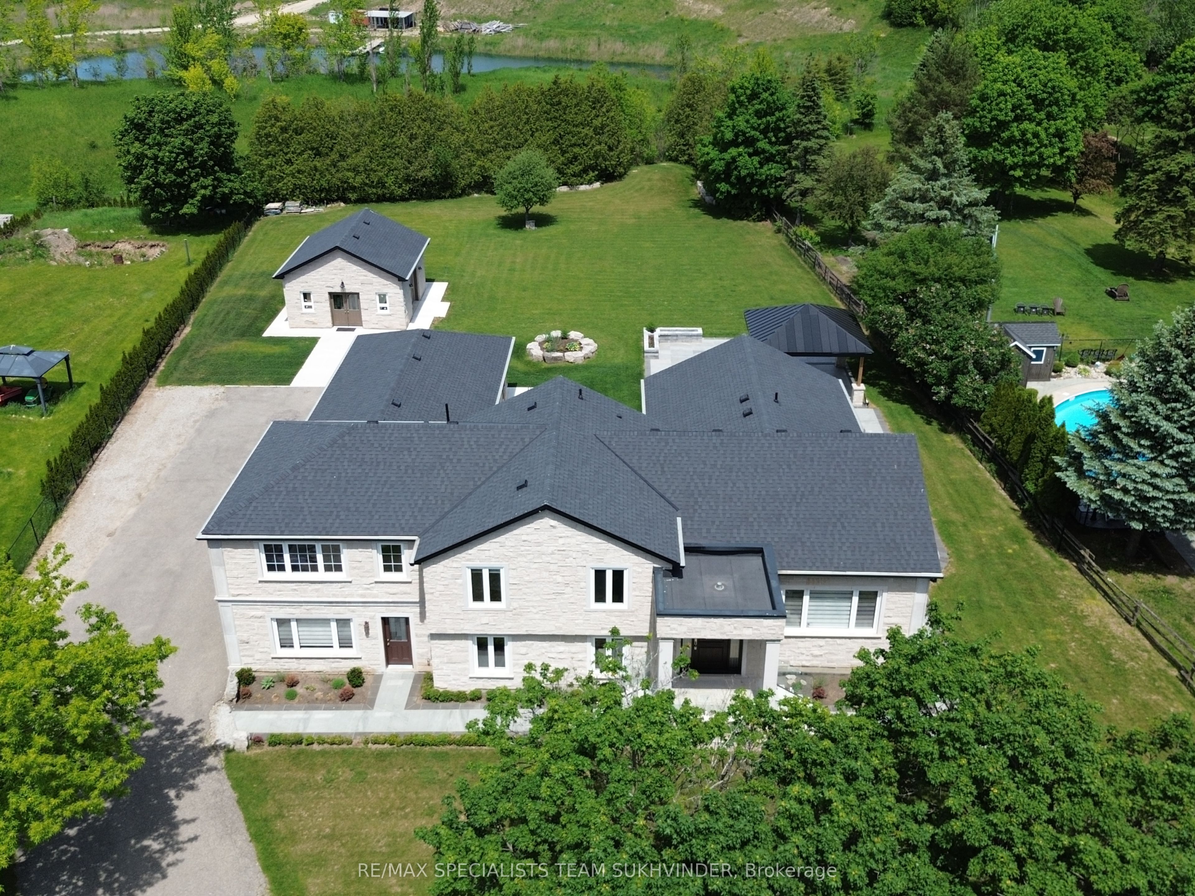 12463 Eighth Line Property Photo 1