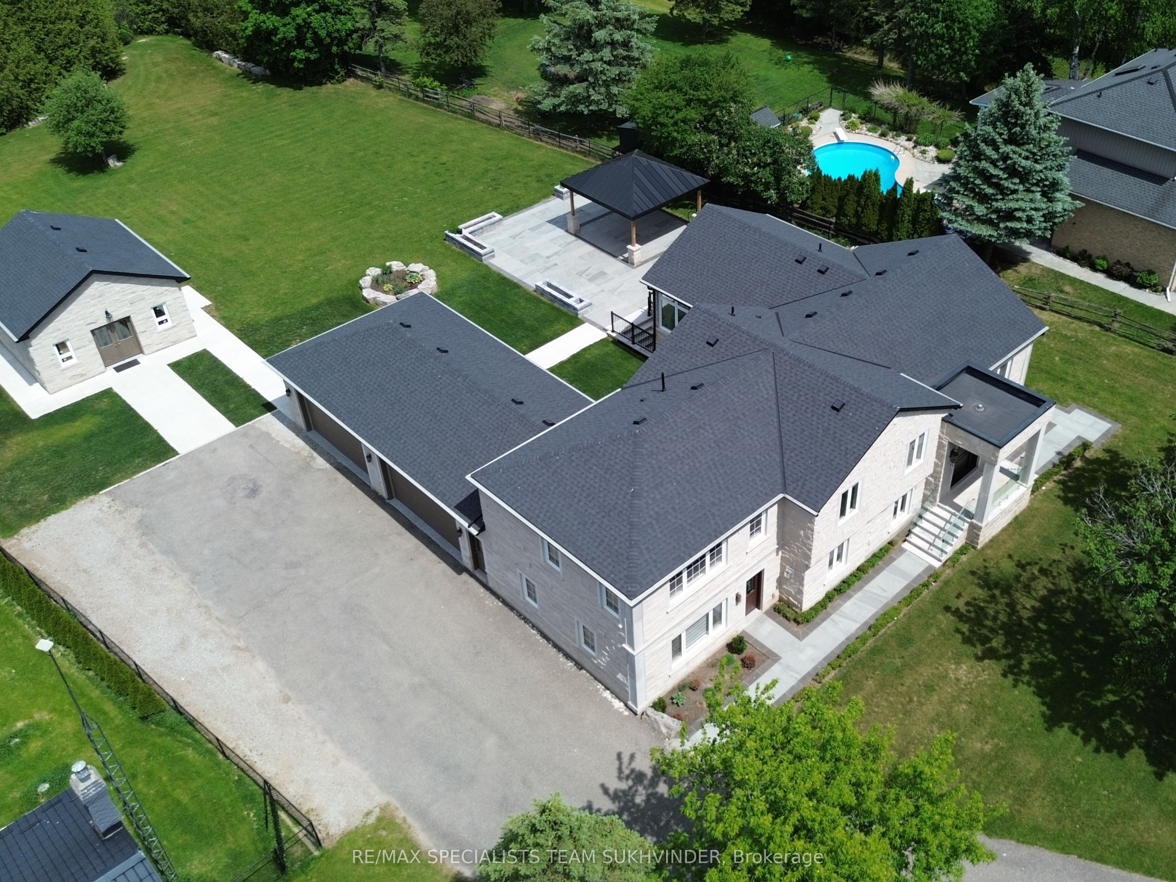 12463 Eighth Line Property Photo 4