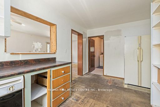 44 Willow Street S Property Photo 9