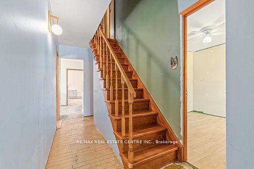 44 Willow Street S Property Photo 17