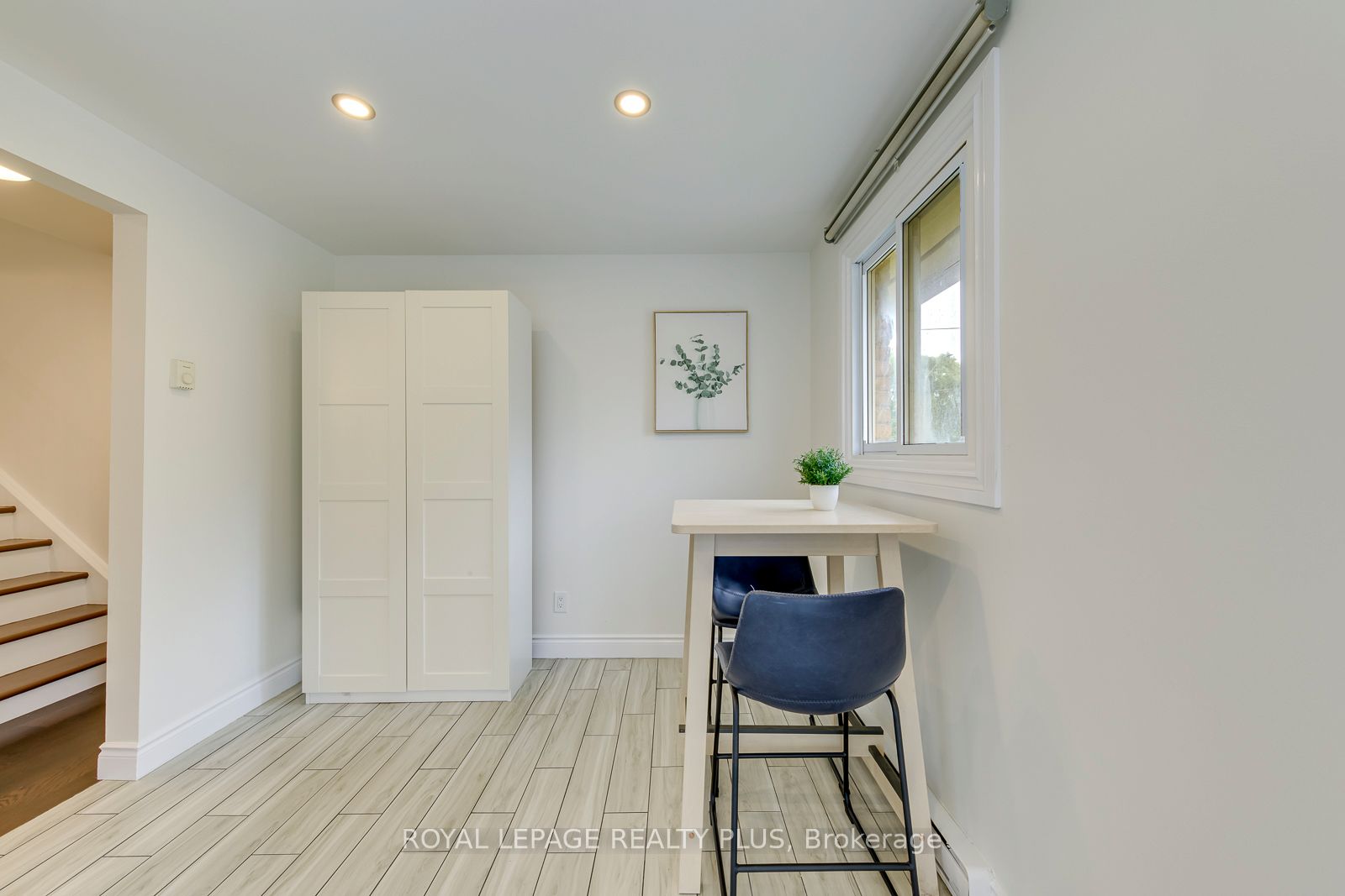 640 Rathburn Road E 1 Property Photo 10