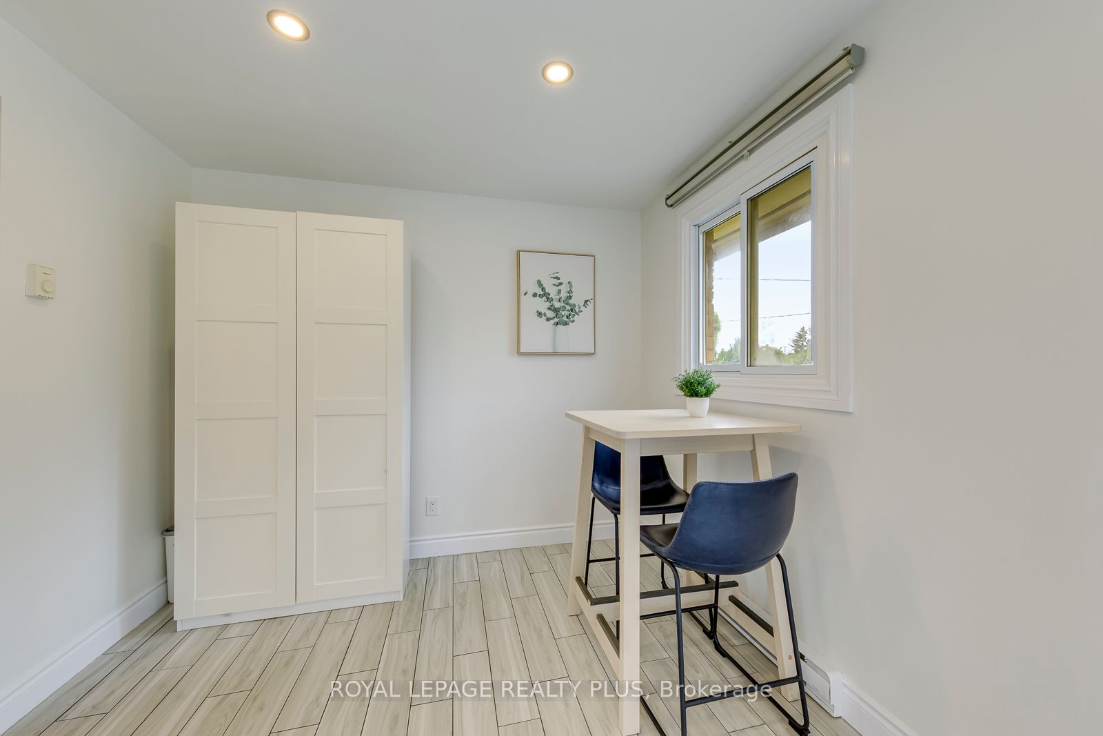 640 Rathburn Road E 1 Property Photo 11