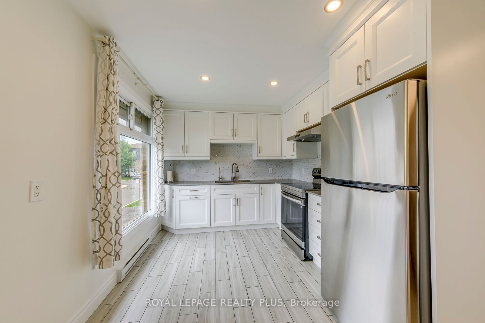 640 Rathburn Road E 1 Property Photo 12