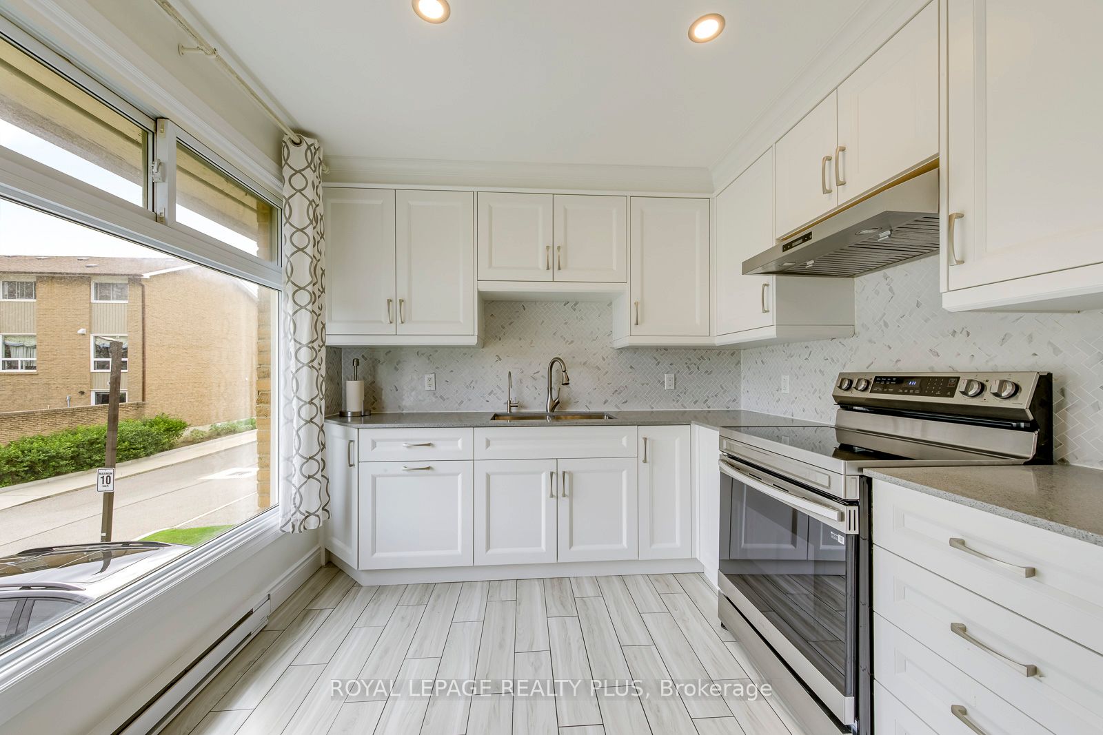 640 Rathburn Road E 1 Property Photo 13