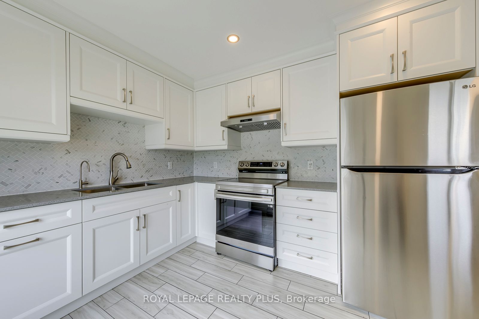 640 Rathburn Road E 1 Property Photo 14