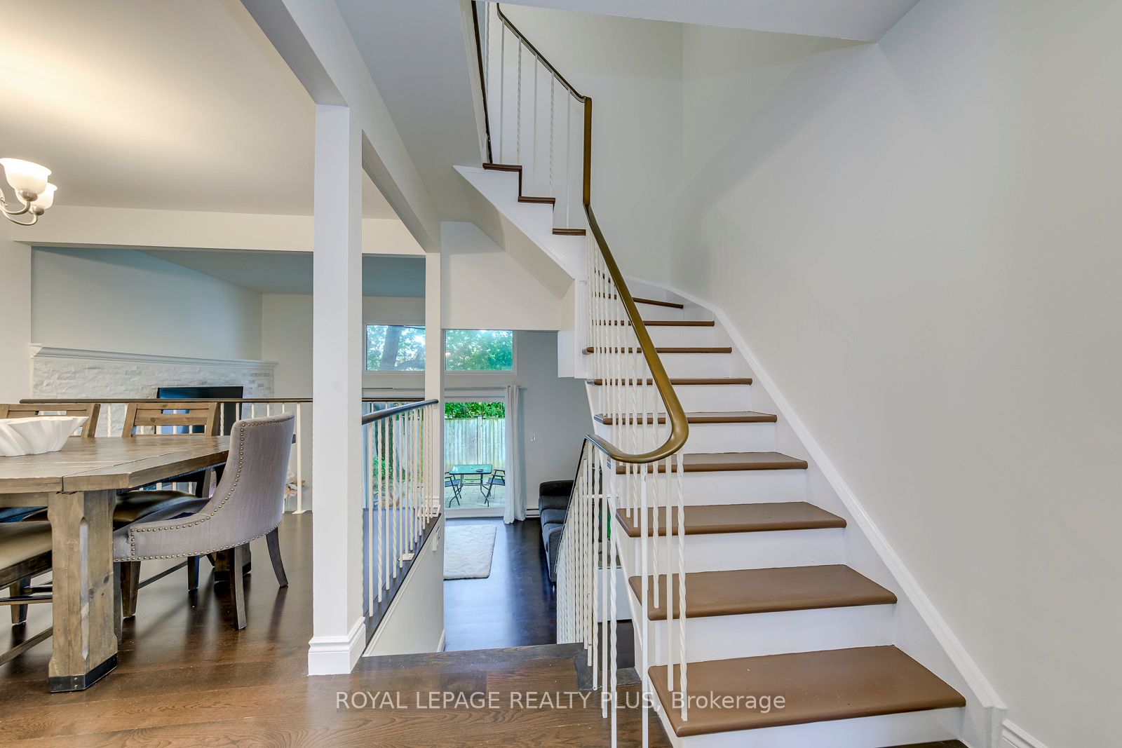 640 Rathburn Road E 1 Property Photo 18