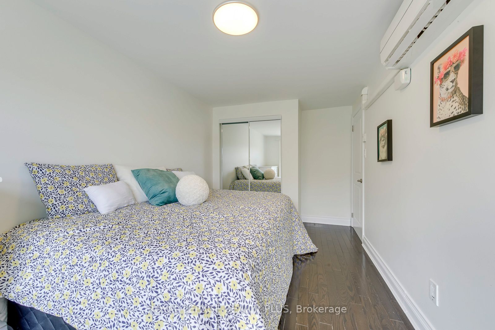 640 Rathburn Road E 1 Property Photo 25