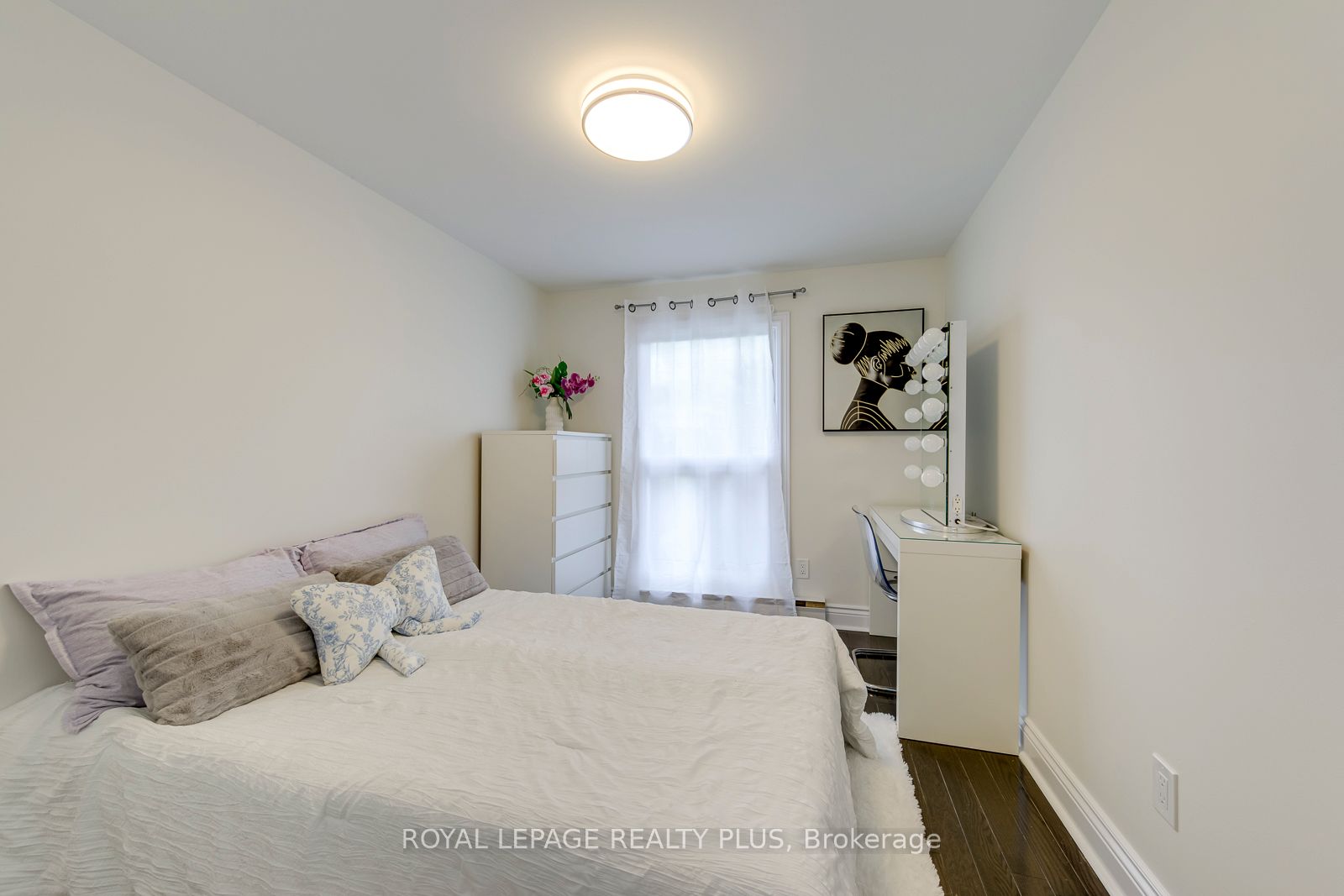 640 Rathburn Road E 1 Property Photo 26
