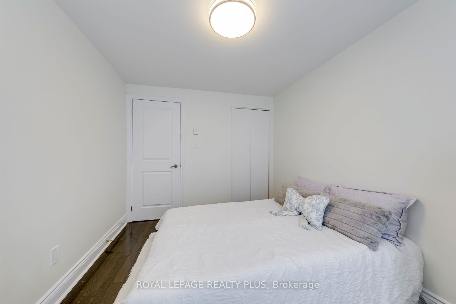 640 Rathburn Road E 1 Property Photo 27