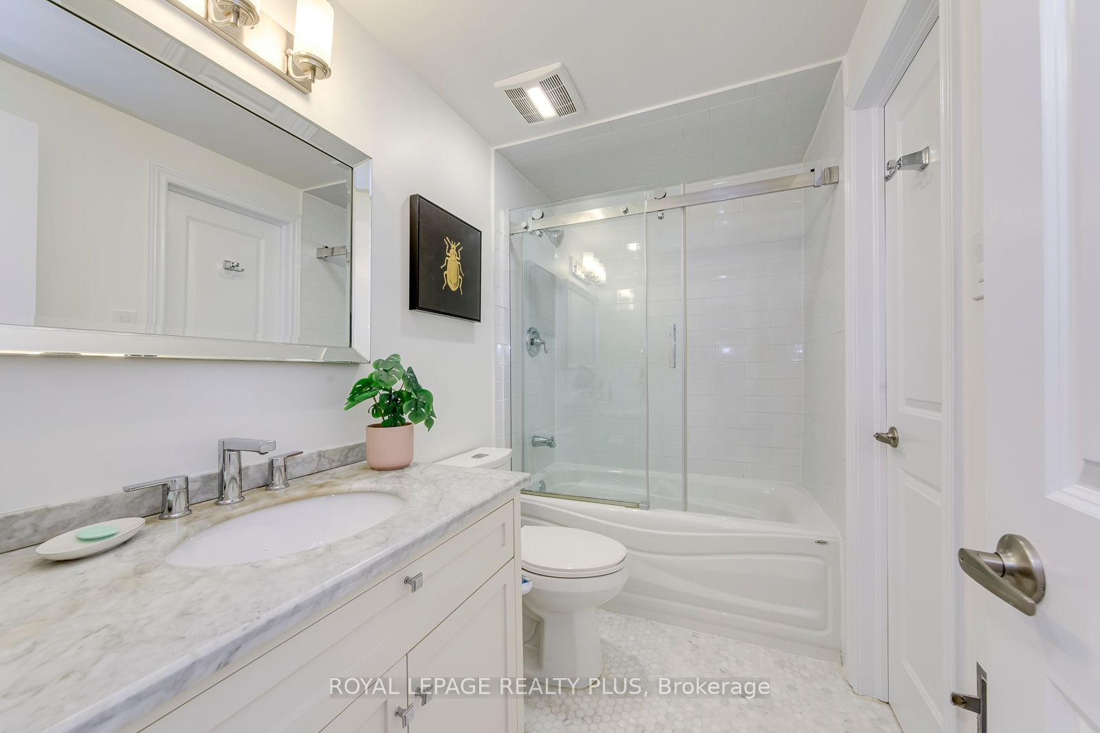 640 Rathburn Road E 1 Property Photo 28