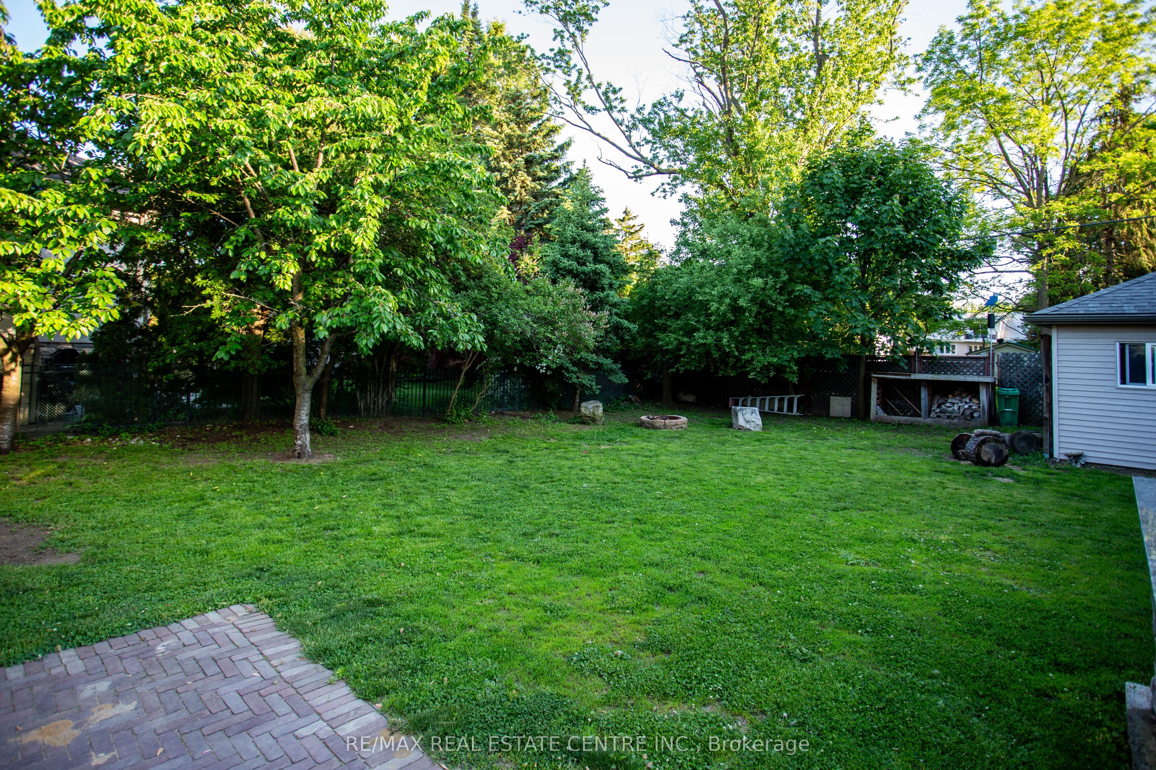 2450 Edenhurst Drive Property Photo 30