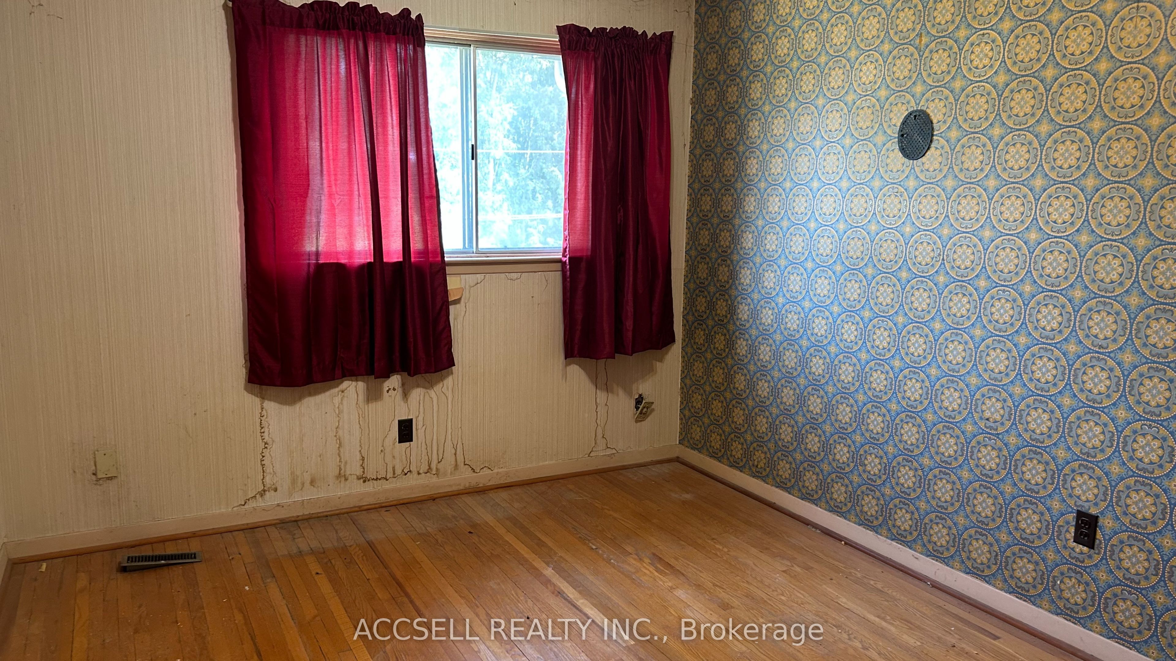 5501 Schueller Crescent Property Photo 7