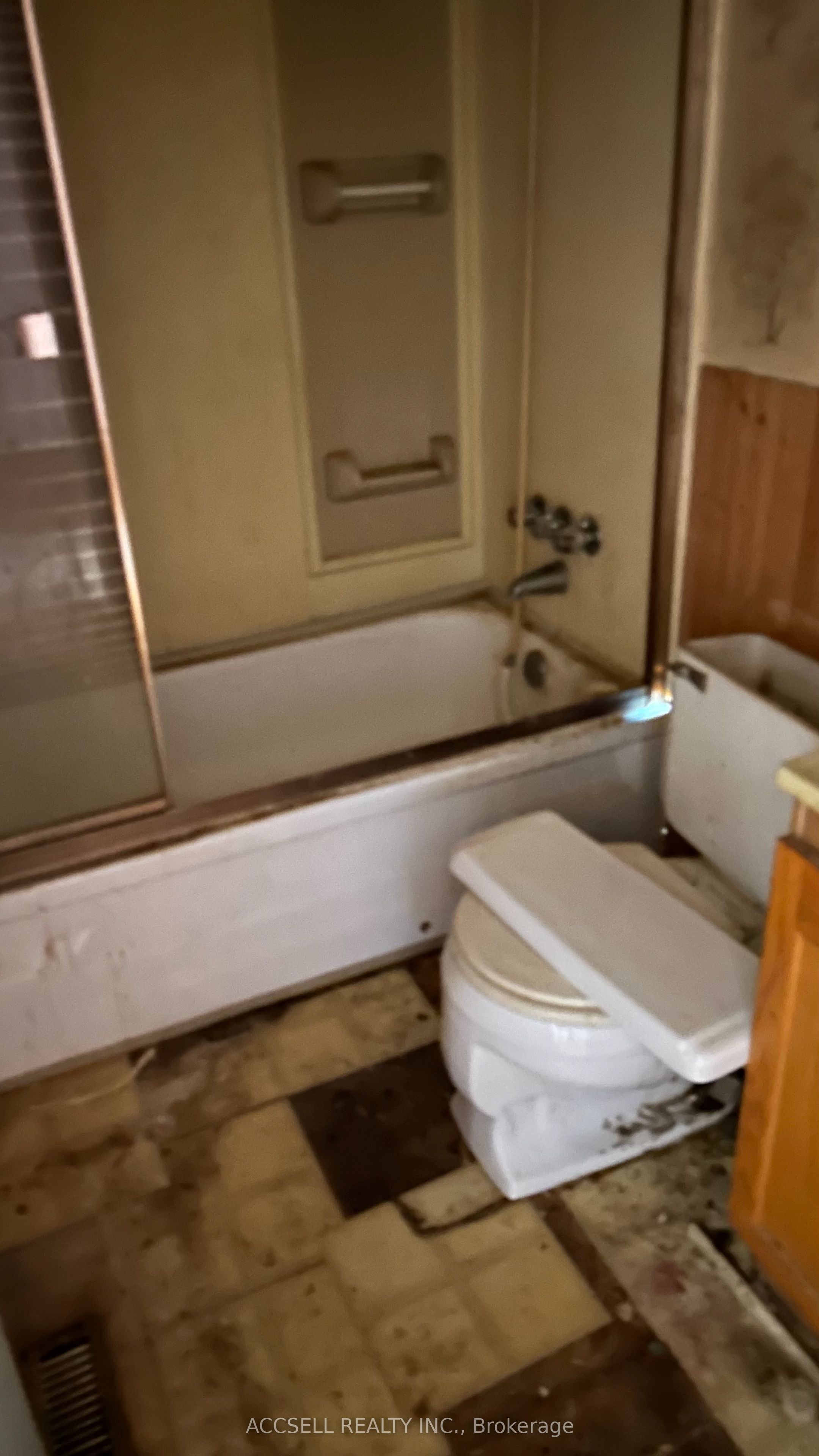 5501 Schueller Crescent Property Photo 9
