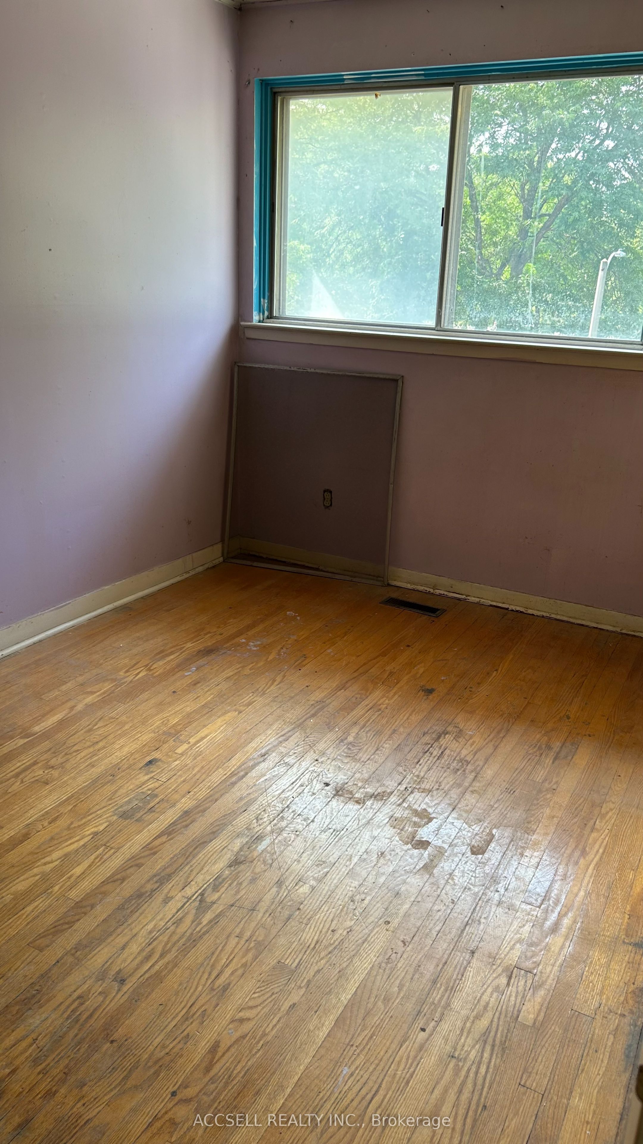5501 Schueller Crescent Property Photo 10