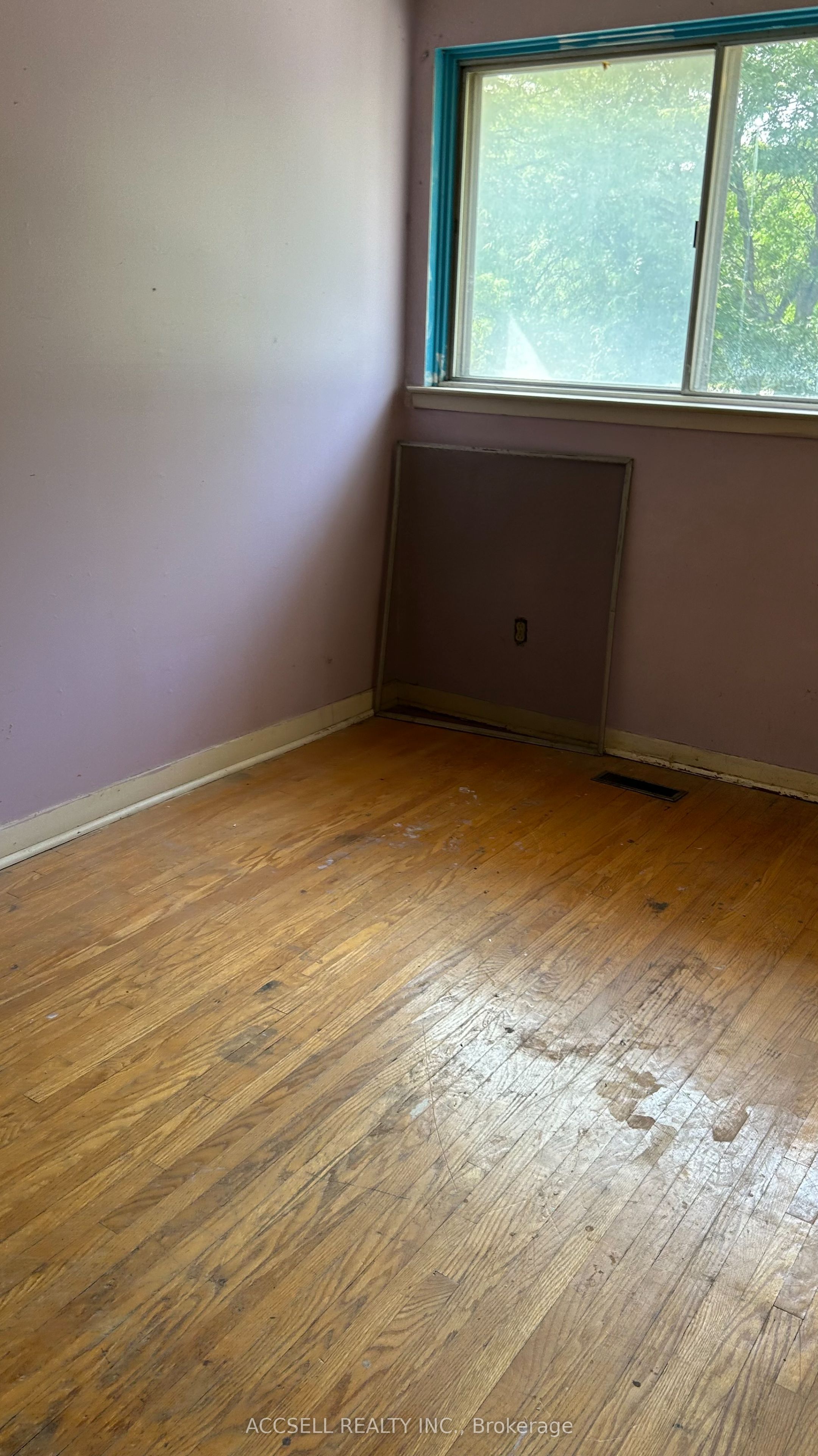 5501 Schueller Crescent Property Photo 11