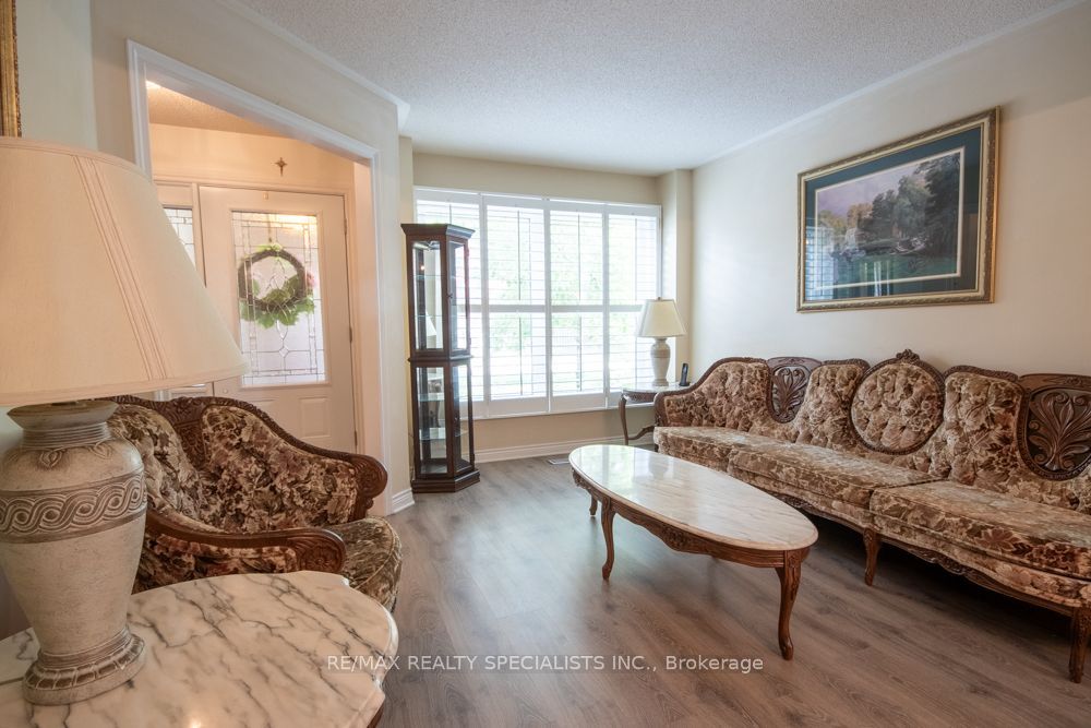 358 Erin Street Property Photo 8