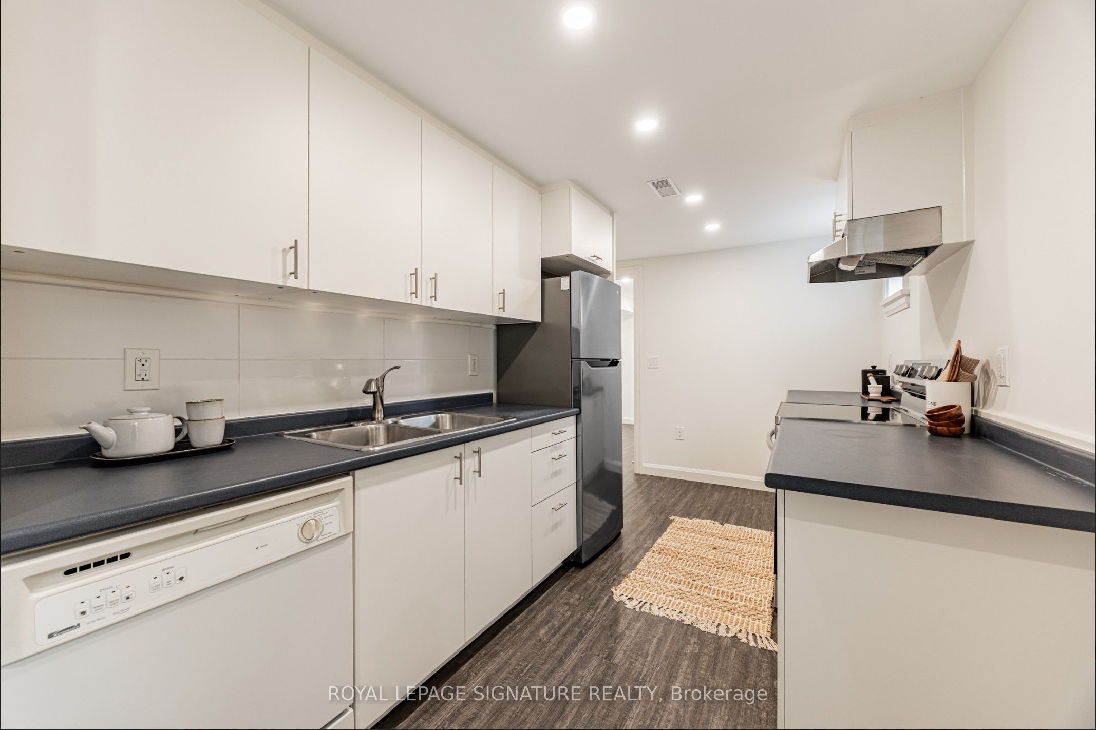 54 Pasadena Gardens B Property Photo 5