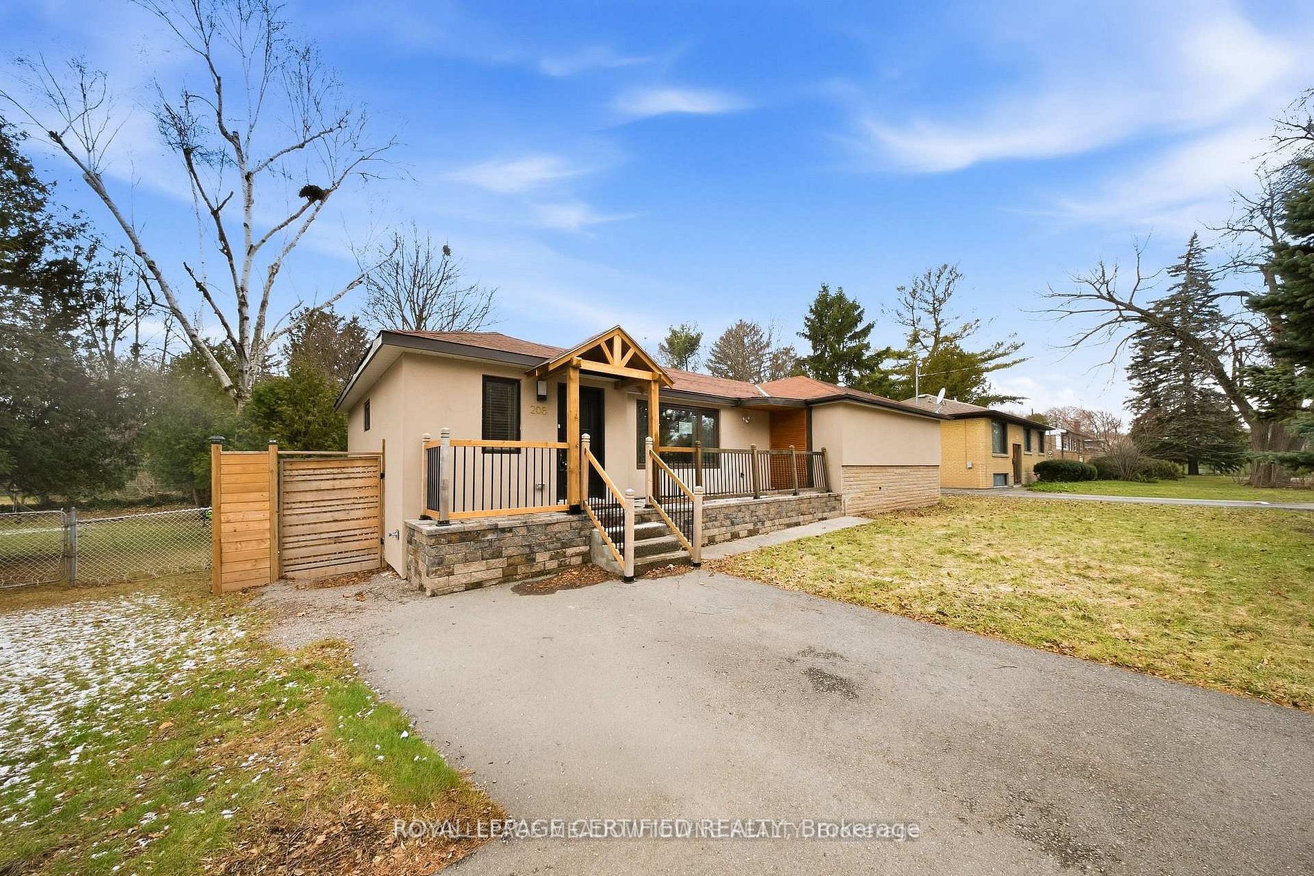 208 Glen Oak Drive Property Photo 4