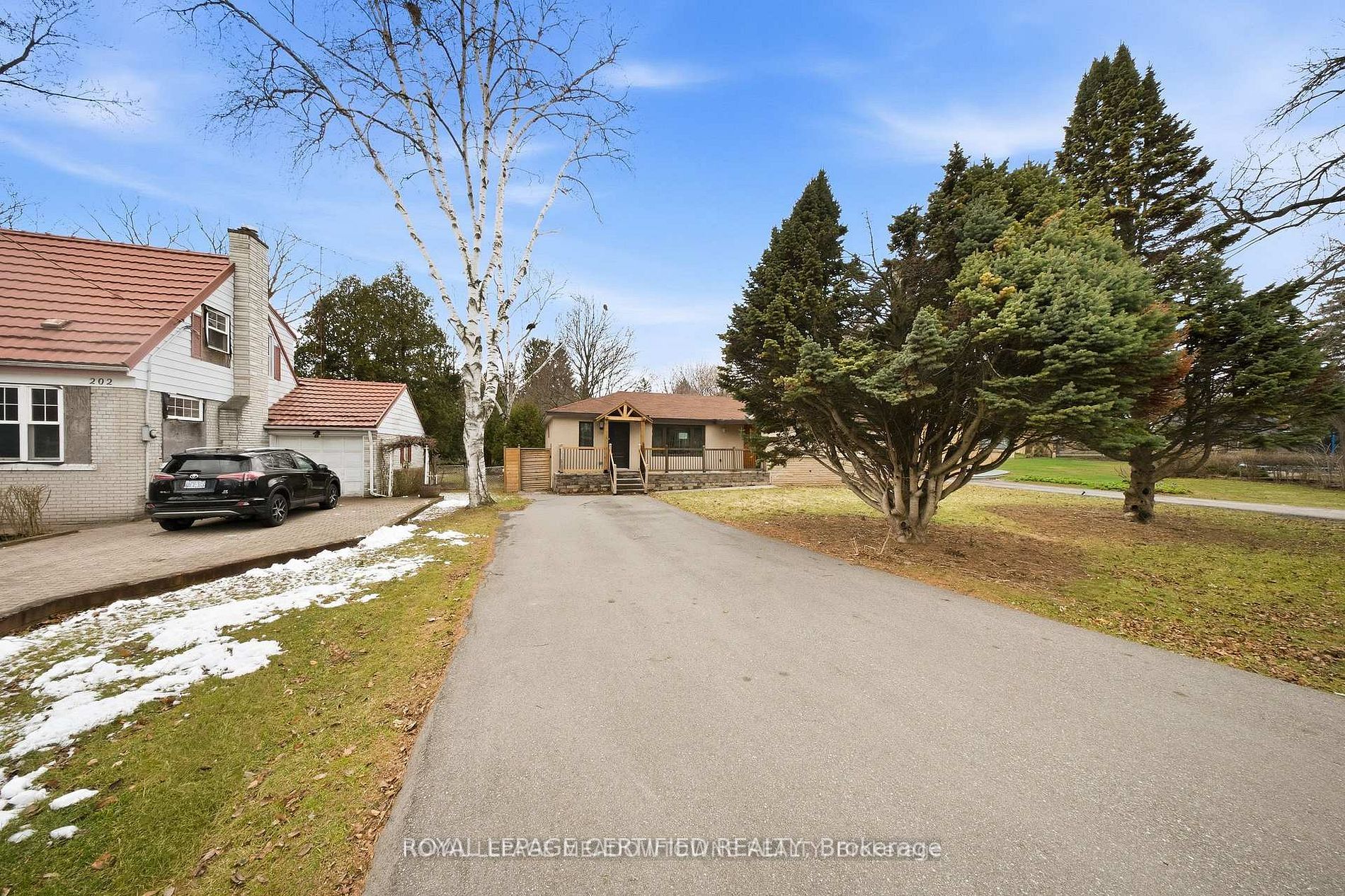 208 Glen Oak Drive Property Photo 6