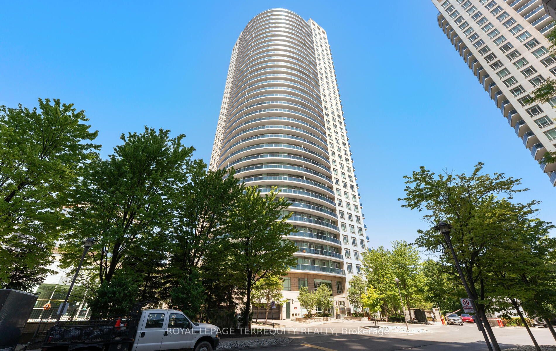 80 Absolute Avenue 406 Property Photo 2