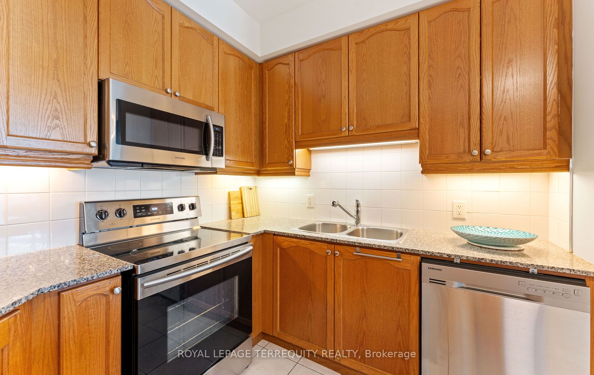 80 Absolute Avenue 406 Property Photo 6