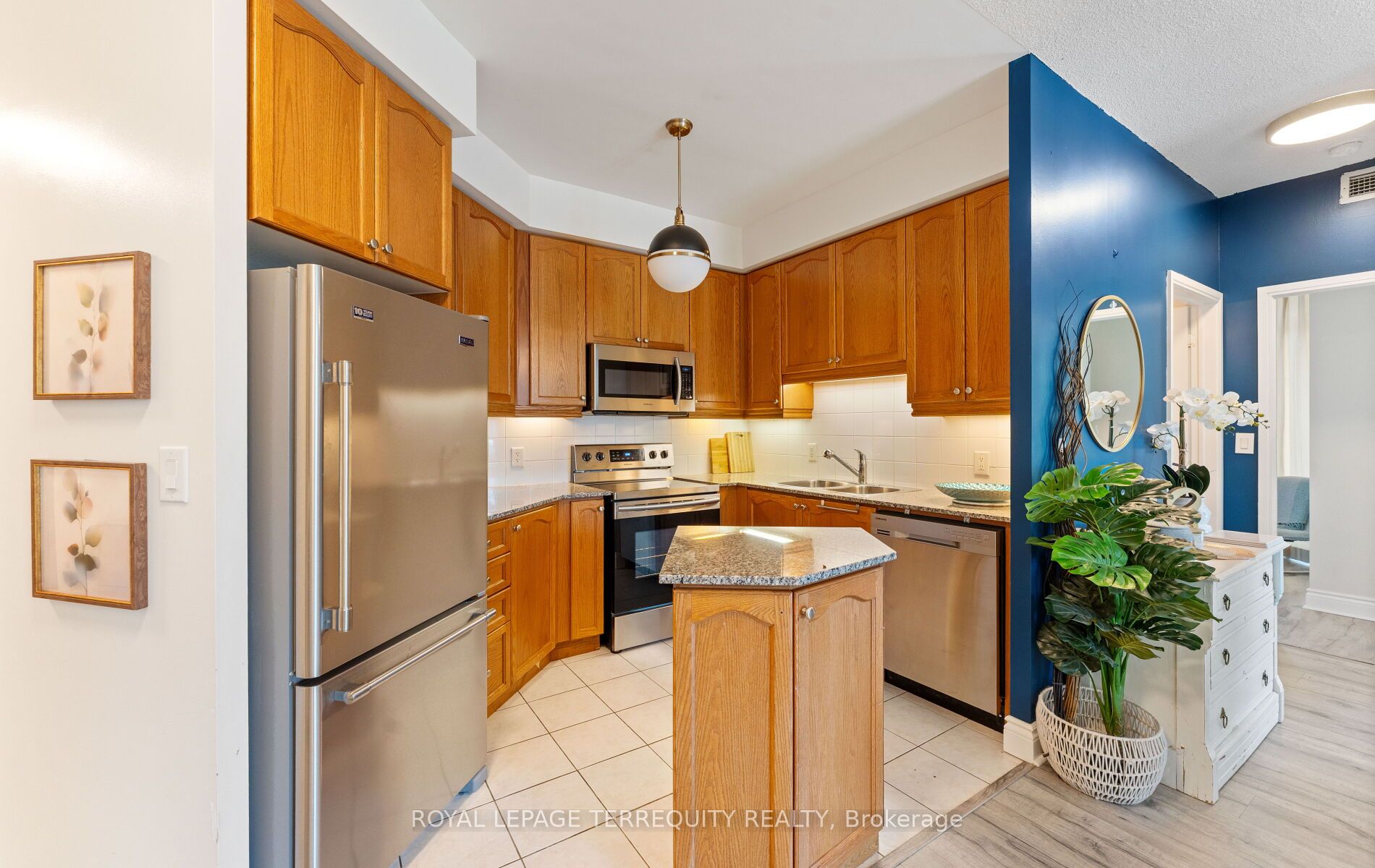 80 Absolute Avenue 406 Property Photo 7