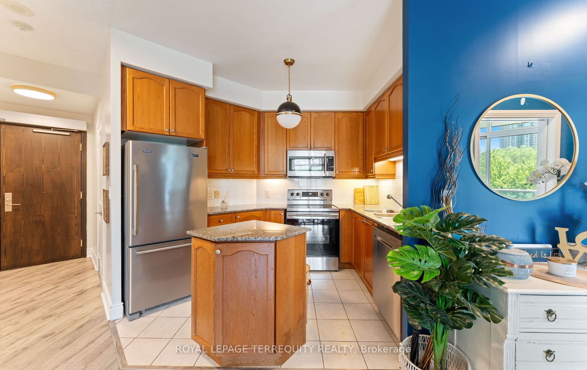 80 Absolute Avenue 406 Property Photo 8