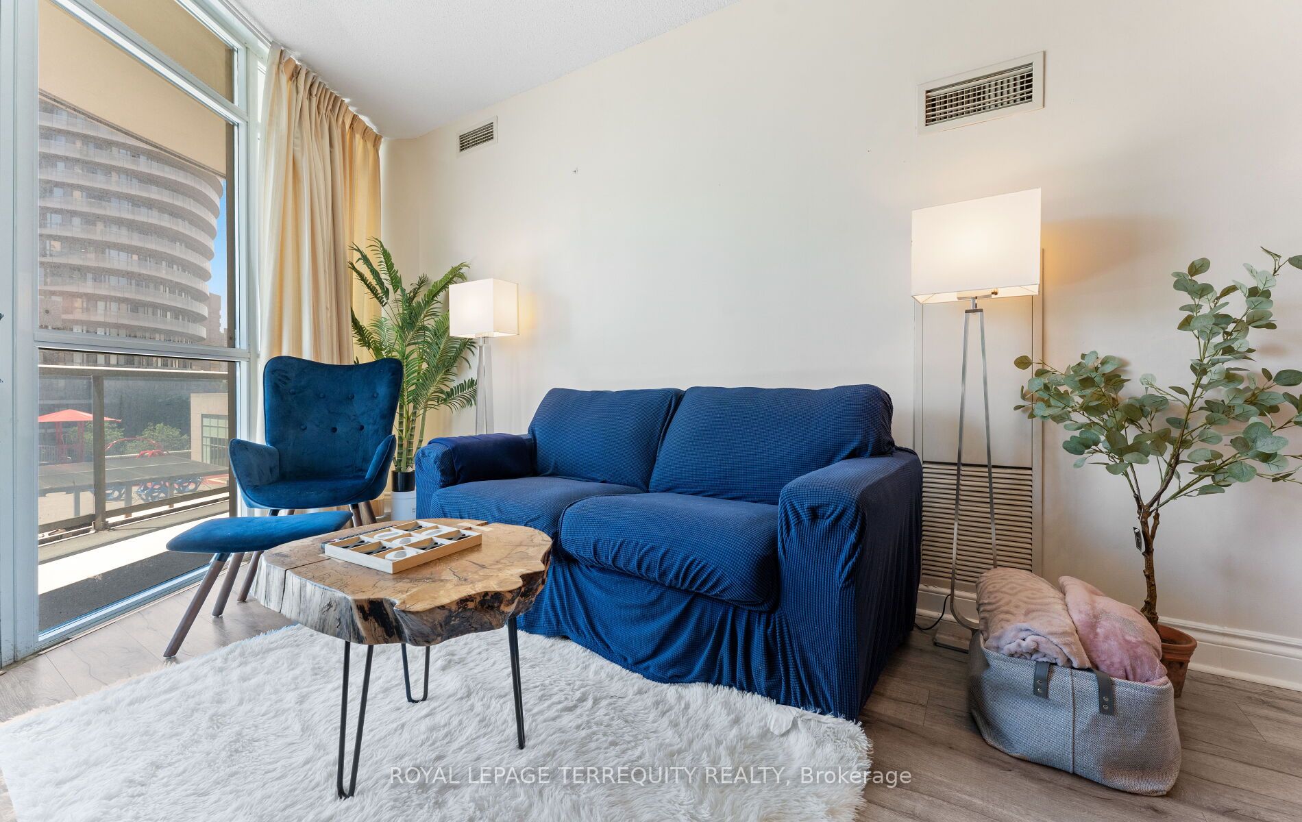 80 Absolute Avenue 406 Property Photo 12