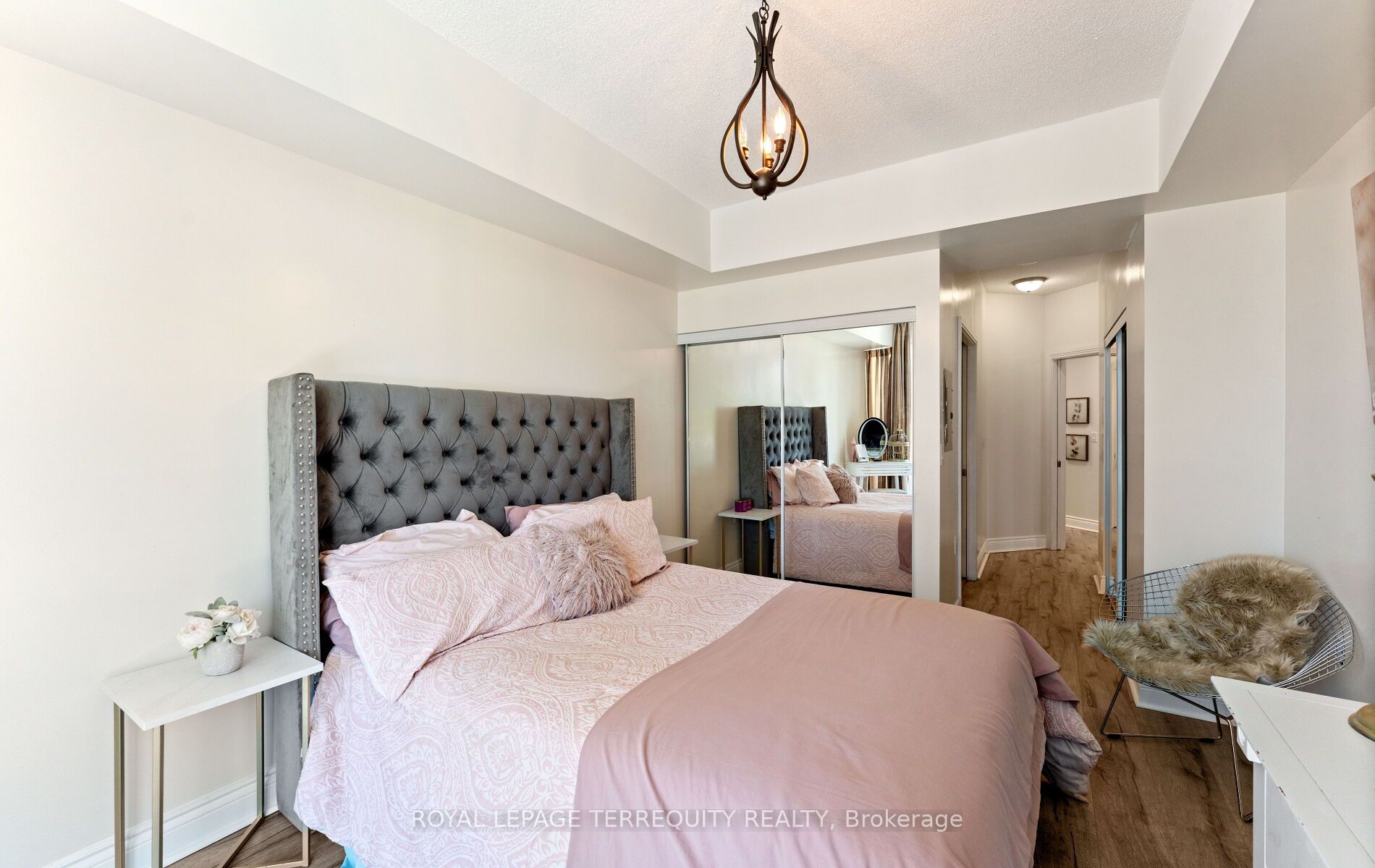 80 Absolute Avenue 406 Property Photo 16