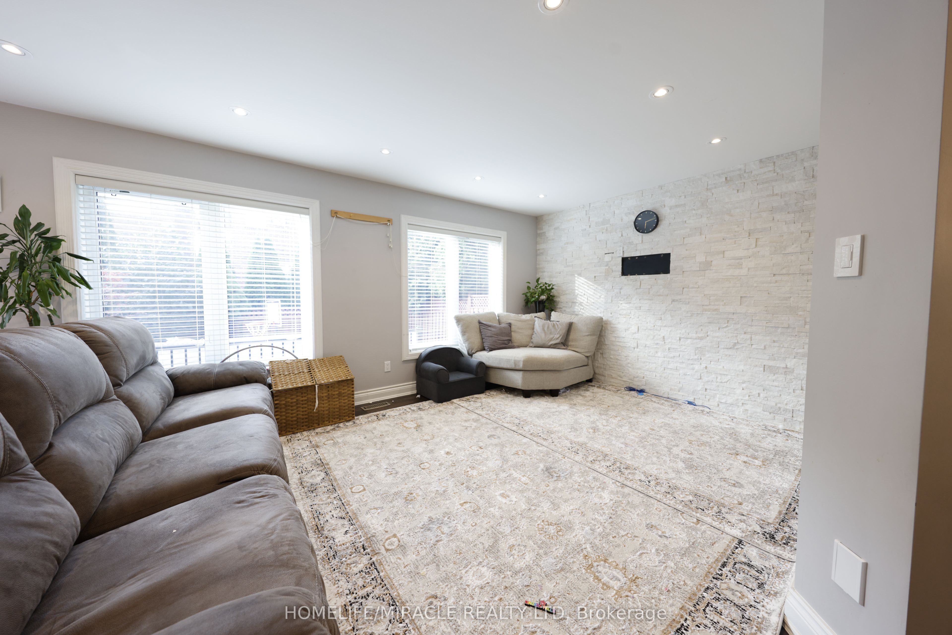 5437 Royal Aberdeen Drive Property Photo 8