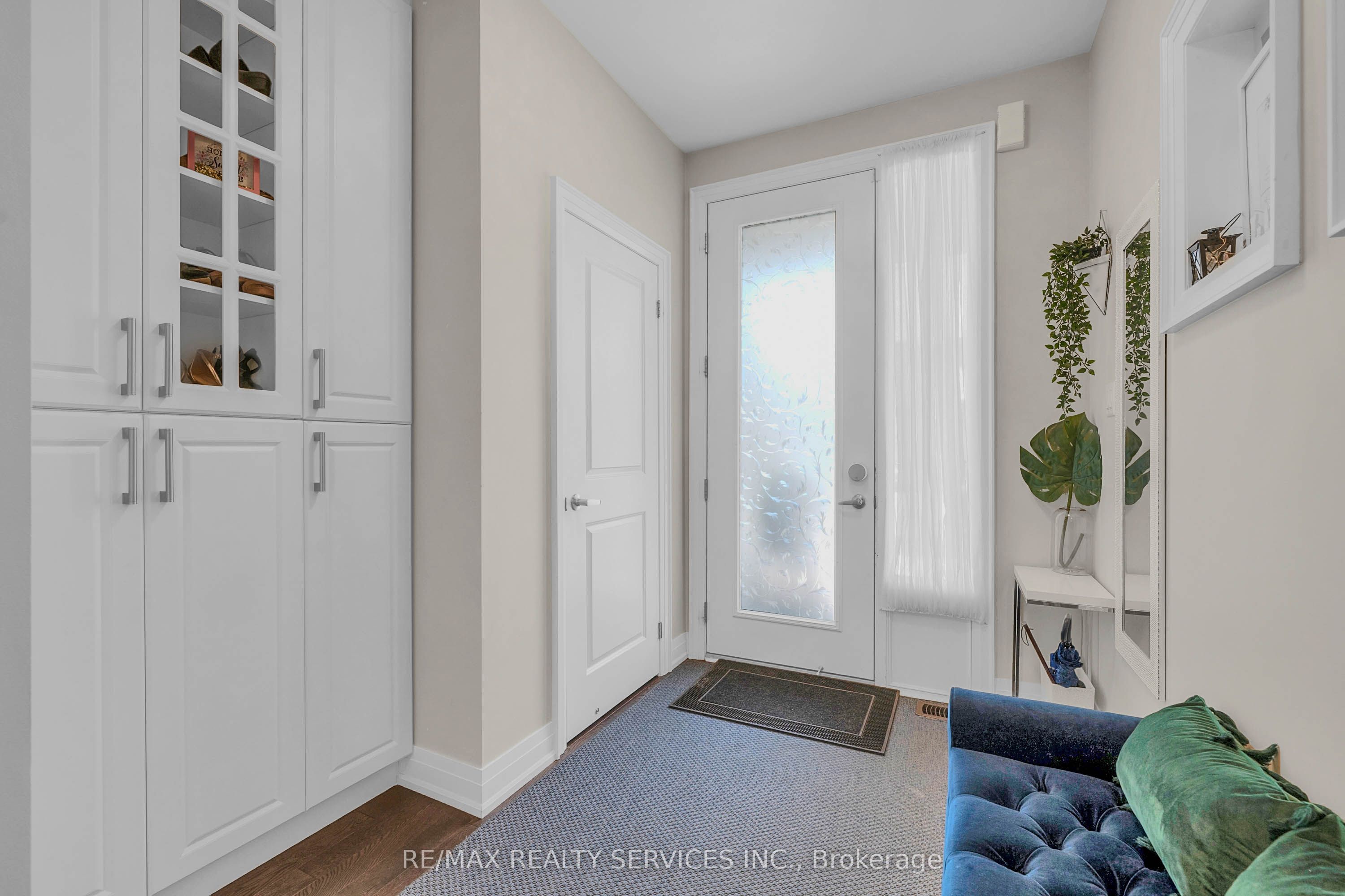 6 Lollard Way Property Photo 5