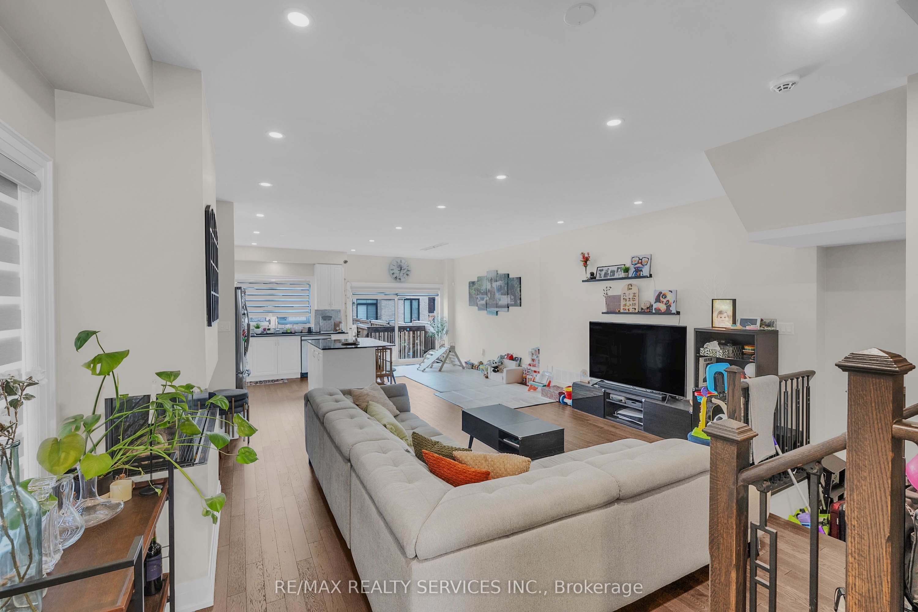 6 Lollard Way Property Photo 6