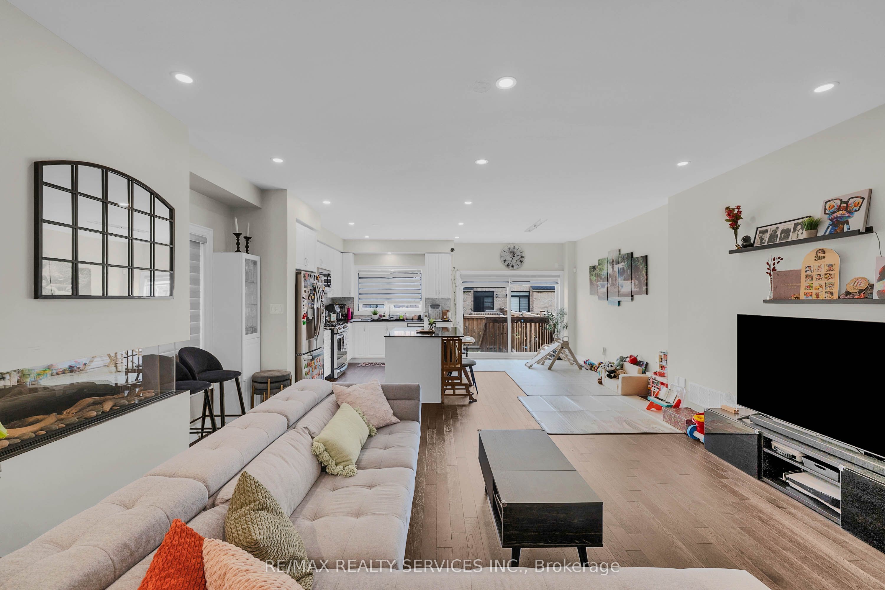 6 Lollard Way Property Photo 7