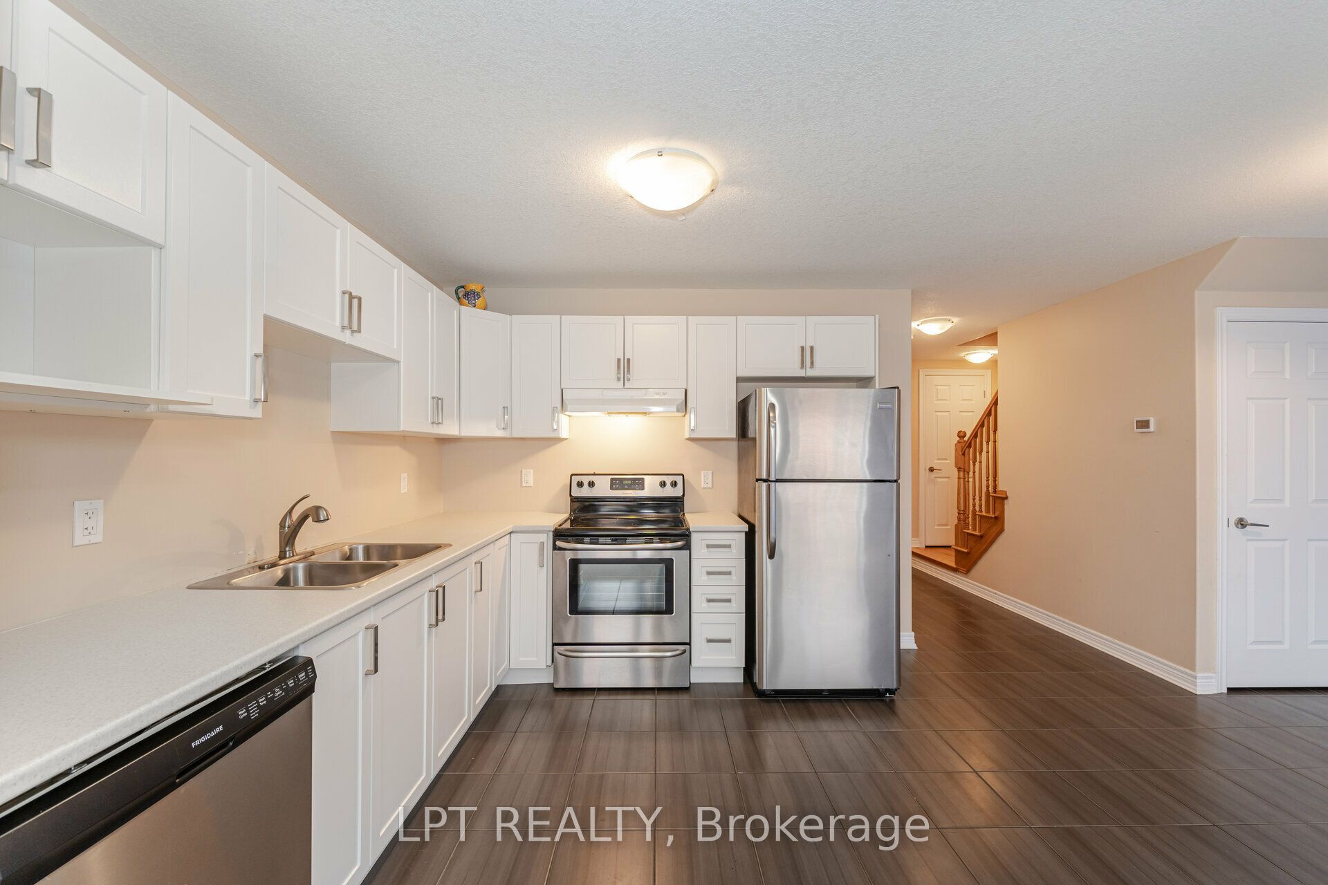 124 Parkinson Crescent 15 Property Photo 6